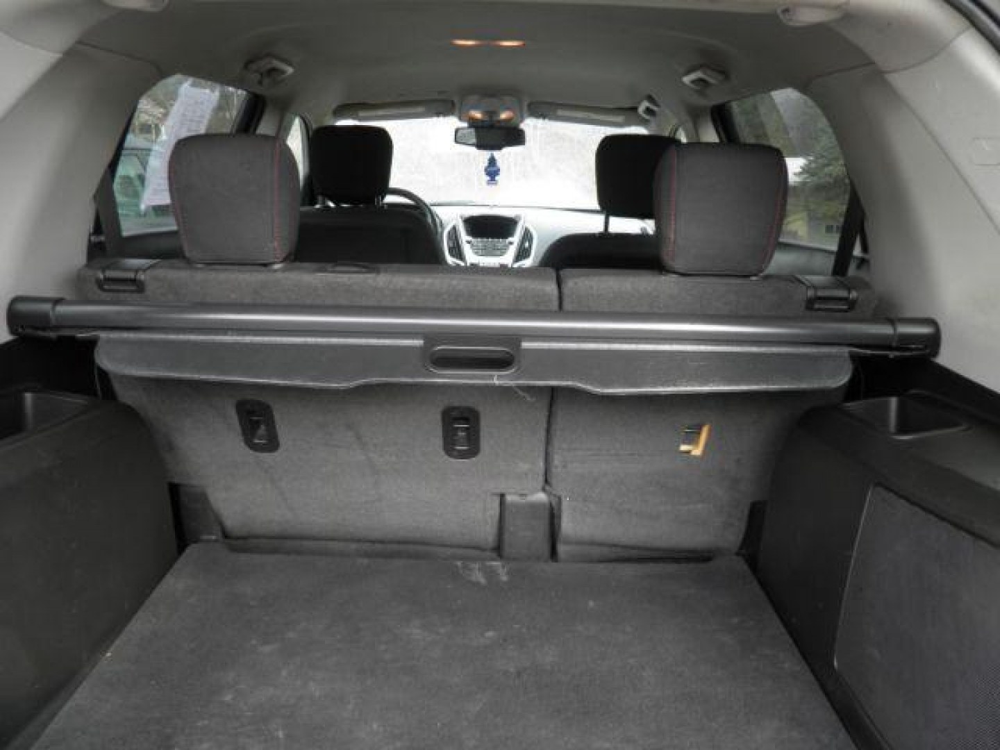 2017 GRAY GMC Terrain SLE-1 (2GKFLSEK1H6) with an 2.4L L4 engine, AT transmission, located at 19521 New George's Creek Rd SW, Barton, MD, 21521, (301) 463-2404, 39.524323, -79.017906 - Photo#4