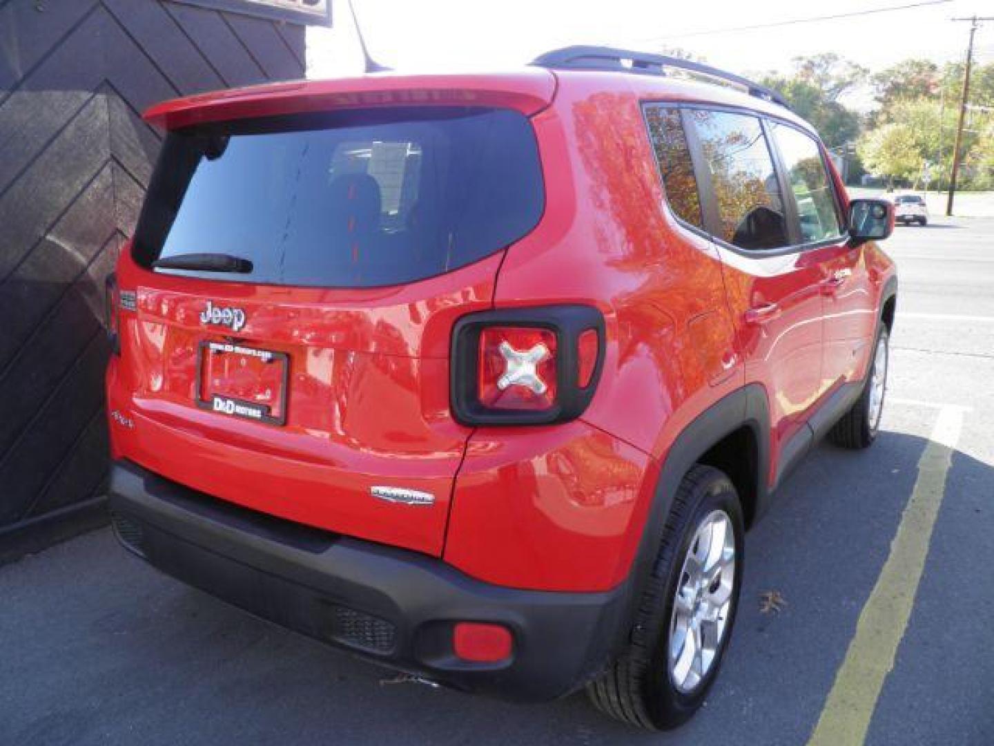 2017 RED JEEP RENEGADE Latitude 4WD (ZACCJBBB5HP) with an 2.4L L4 engine, AT transmission, located at 15520 McMullen Hwy SW, Belair, MD, 21502, (301) 729-3700, 39.581375, -78.846451 - Photo#5