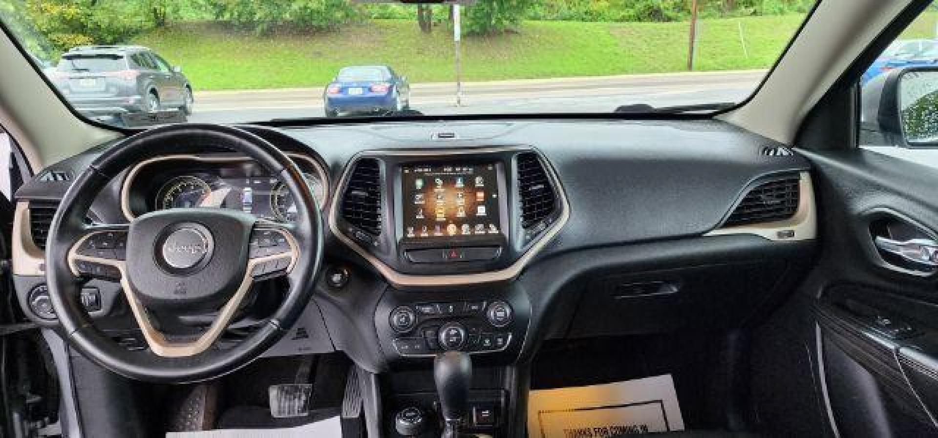 2017 Silver /Black, leather Jeep Cherokee Limited 4WD (1C4PJMDB7HW) with an 2.4L I4 engine, AT transmission, located at 15520 McMullen Hwy SW, Belair, MD, 21502, (301) 729-3700, 39.581375, -78.846451 - Photo#3