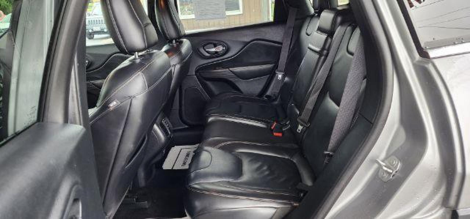 2017 Silver /Black, leather Jeep Cherokee Limited 4WD (1C4PJMDB7HW) with an 2.4L I4 engine, AT transmission, located at 15520 McMullen Hwy SW, Belair, MD, 21502, (301) 729-3700, 39.581375, -78.846451 - Photo#6