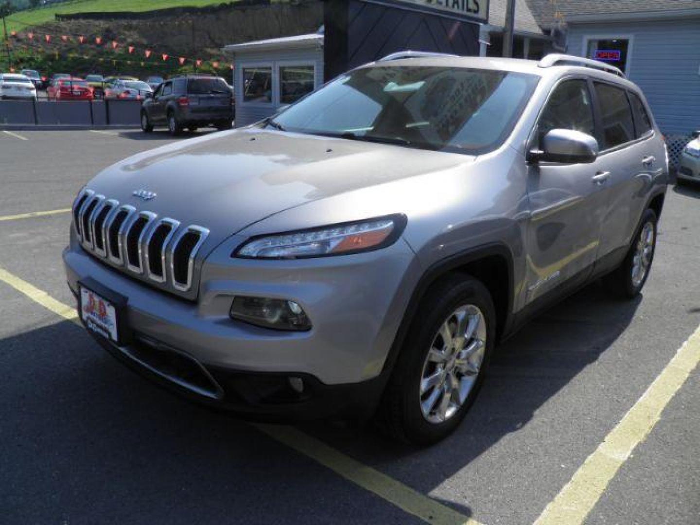 2017 Silver /Black, leather Jeep Cherokee Limited 4WD (1C4PJMDB7HW) with an 2.4L I4 engine, AT transmission, located at 15520 McMullen Hwy SW, Belair, MD, 21502, (301) 729-3700, 39.581375, -78.846451 - Photo#0