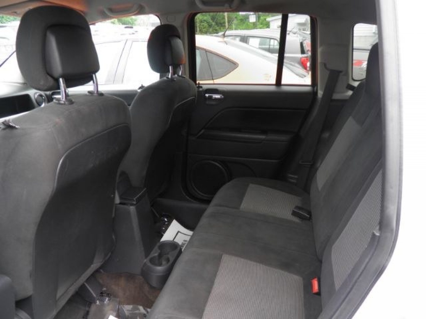 2017 WHITE Jeep Compass Sport 4WD (1C4NJDBB9HD) with an 2.4L L4 engine, AT transmission, located at 15520 McMullen Hwy SW, Belair, MD, 21502, (301) 729-3700, 39.581375, -78.846451- Photo#3