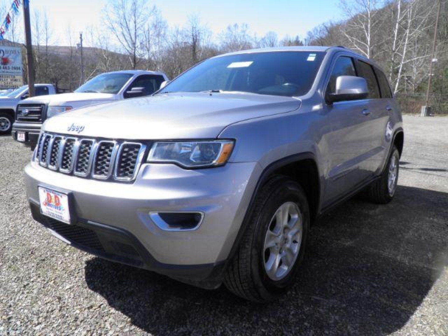 2017 SILVER Jeep Grand Cherokee Laredo 4x4 (1C4RJFAG3HC) with an 3.6L V6 engine, AT transmission, located at 19521 New George's Creek Rd SW, Barton, MD, 21521, (301) 463-2404, 39.524323, -79.017906 - Photo#0