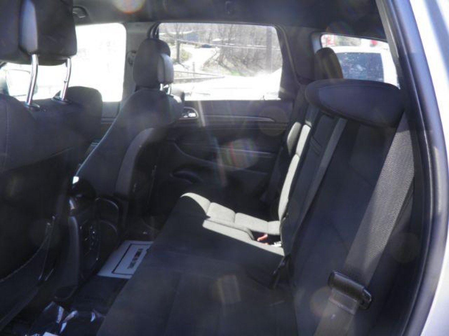 2017 SILVER Jeep Grand Cherokee Laredo 4x4 (1C4RJFAG3HC) with an 3.6L V6 engine, AT transmission, located at 19521 New George's Creek Rd SW, Barton, MD, 21521, (301) 463-2404, 39.524323, -79.017906 - Photo#3