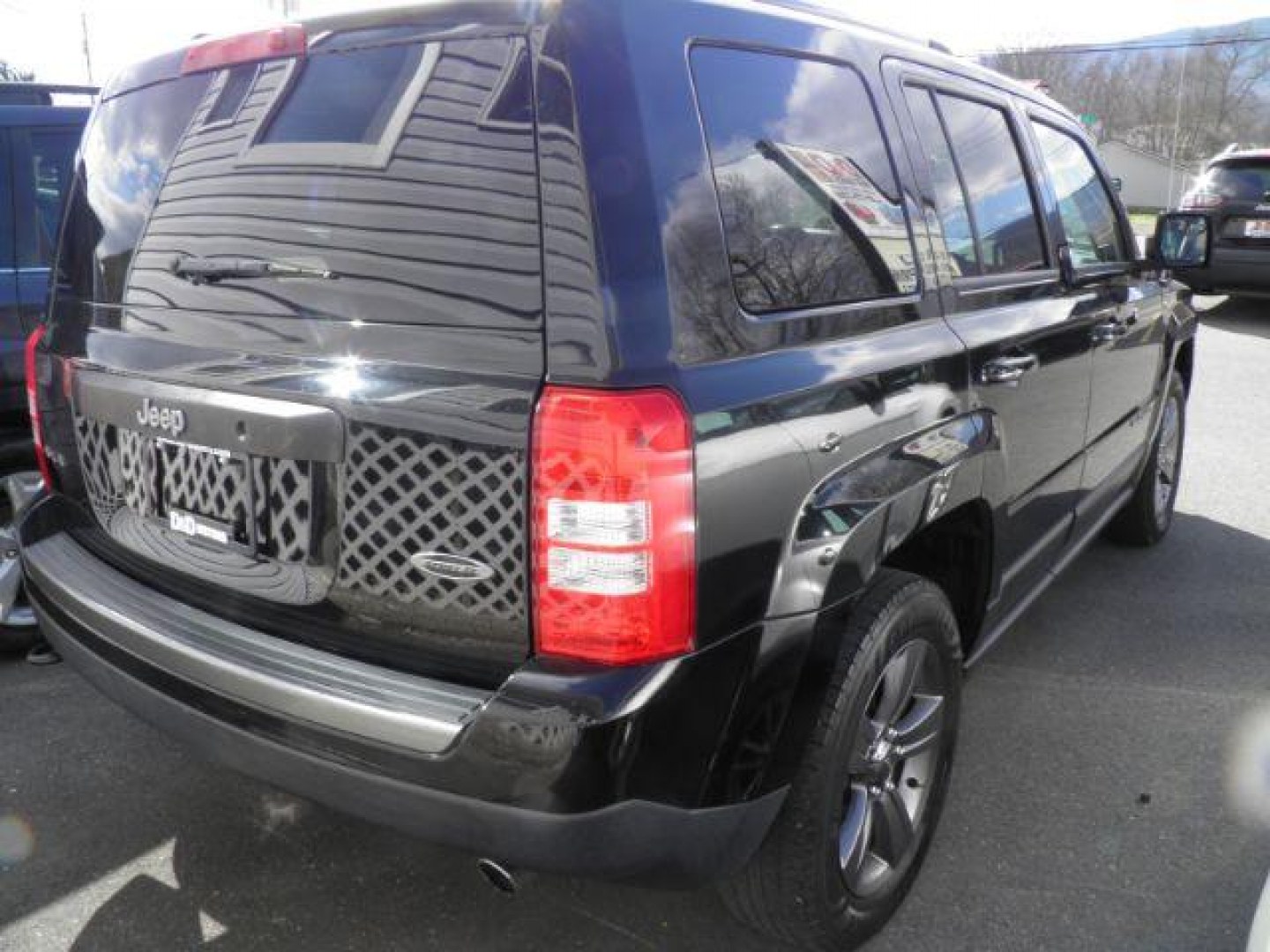 2017 BLACK Jeep Patriot Sport 4WD (1C4NJRBBXHD) with an 2.4L L4 engine, located at 15520 McMullen Hwy SW, Belair, MD, 21502, (301) 729-3700, 39.581375, -78.846451 - Photo#5