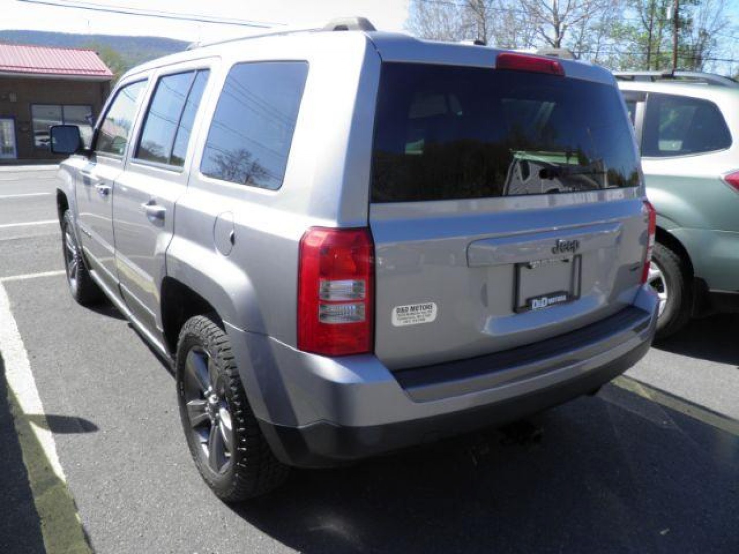 2017 SILVER Jeep Patriot Sport SE FWD (1C4NJPBA1HD) with an 2.4L L4 engine, A transmission, located at 15520 McMullen Hwy SW, Belair, MD, 21502, (301) 729-3700, 39.581375, -78.846451 - Photo#5