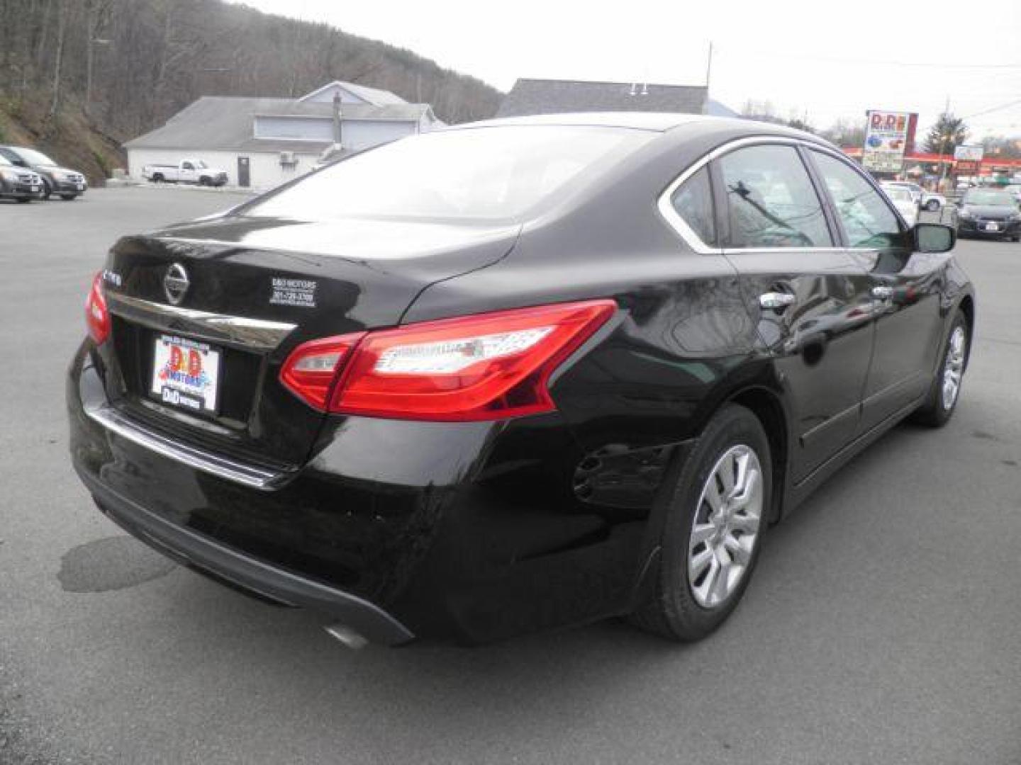 2017 Black Nissan Altima 2.5 (1N4AL3AP5HC) with an 2.5L I4 engine, AT transmission, located at 19521 New George's Creek Rd SW, Barton, MD, 21521, (301) 463-2404, 39.524323, -79.017906 - Photo#4