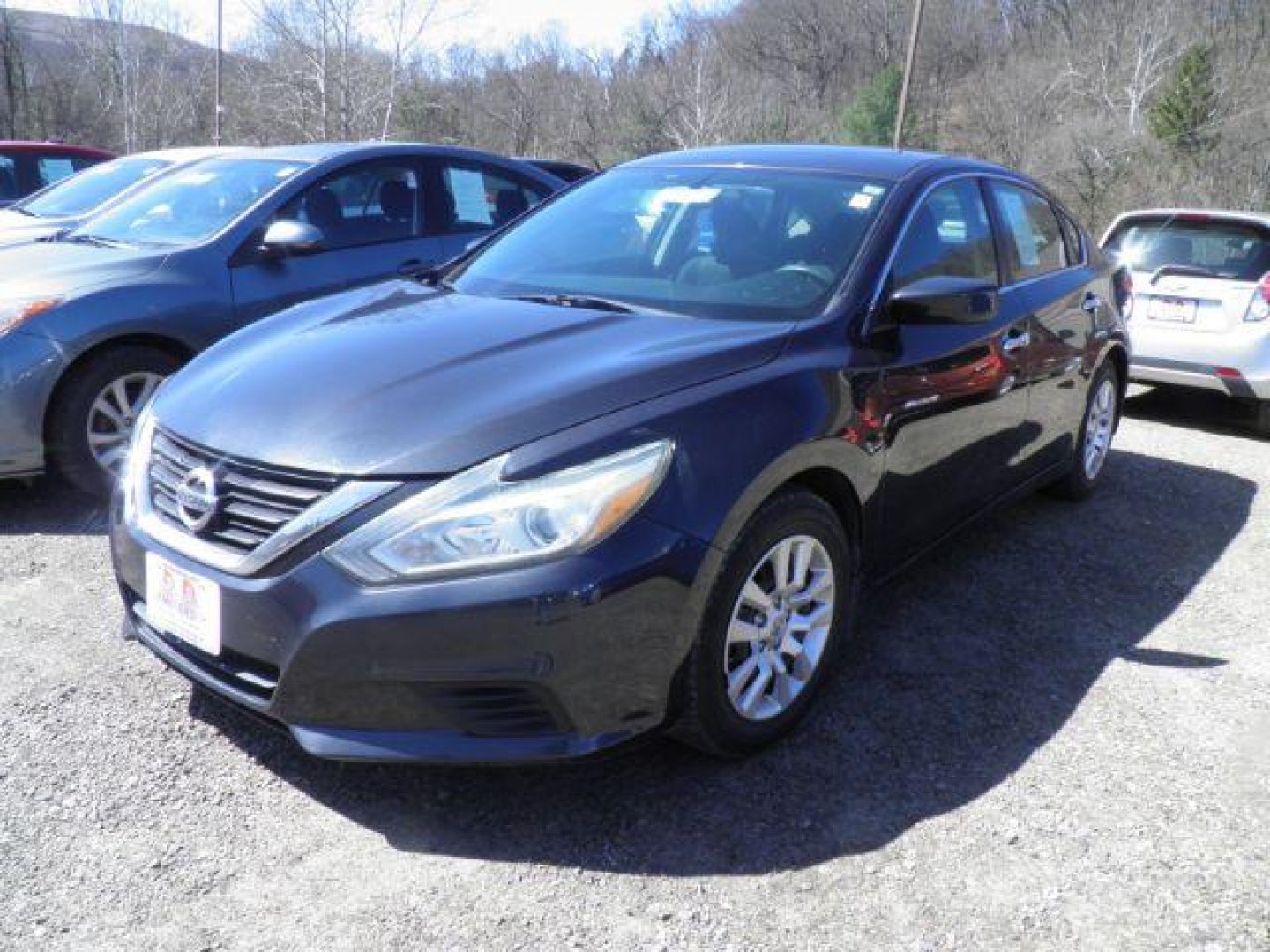 2017 BLUE Nissan Altima 2.5 S (1N4AL3AP8HC) with an 2.5 L4 engine, AT transmission, located at 19521 New George's Creek Rd SW, Barton, MD, 21521, (301) 463-2404, 39.524323, -79.017906 - Photo#0