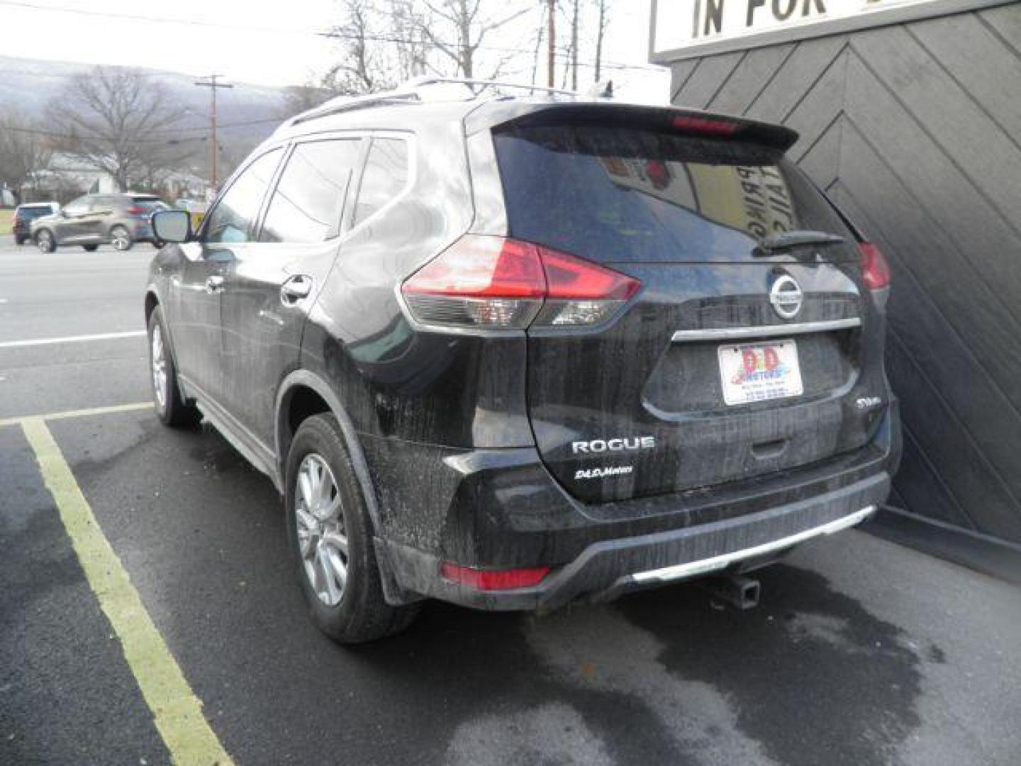 2017 Black Nissan Rogue SV (KNMAT2MV0HP) with an 2.5L I4 engine, AT transmission, located at 15520 McMullen Hwy SW, Belair, MD, 21502, (301) 729-3700, 39.581375, -78.846451 - Photo#5
