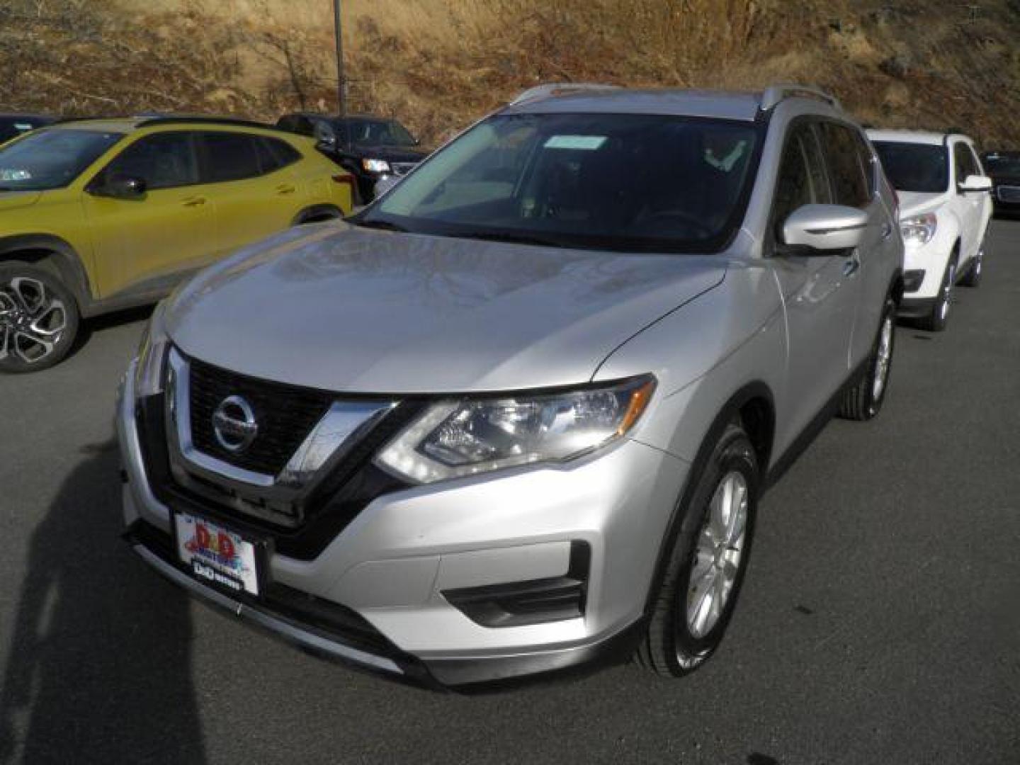2017 Silver Nissan Rogue SV (KNMAT2MV2HP) with an 2.5L I4 engine, AT transmission, located at 15520 McMullen Hwy SW, Belair, MD, 21502, (301) 729-3700, 39.581375, -78.846451 - Photo#0