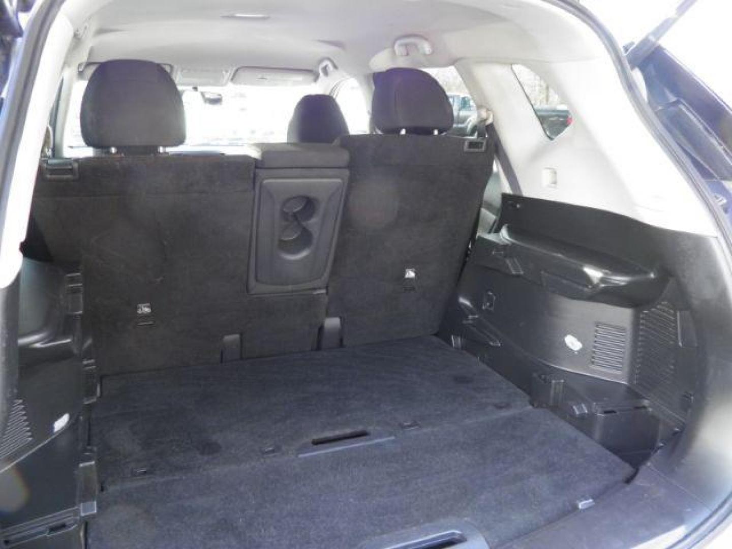 2017 Silver Nissan Rogue SV (KNMAT2MV2HP) with an 2.5L I4 engine, AT transmission, located at 15520 McMullen Hwy SW, Belair, MD, 21502, (301) 729-3700, 39.581375, -78.846451 - Photo#4