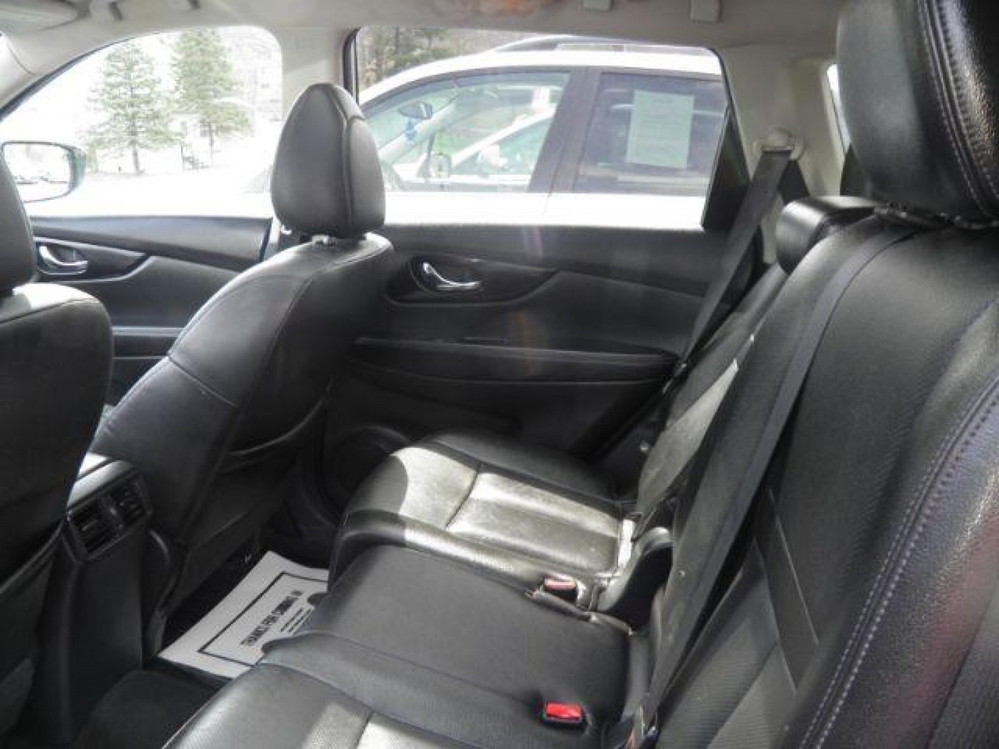 2017 SILVER Nissan Rogue SL (5N1AT2MV2HC) with an 2.5 L4 engine, located at 15520 McMullen Hwy SW, Belair, MD, 21502, (301) 729-3700, 39.581375, -78.846451 - Photo#3