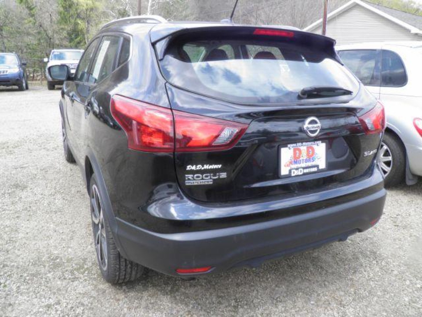 2017 BLACK Nissan Rogue Sport SL (JN1BJ1CR4HW) with an 2.4L L4 engine, located at 19521 New George's Creek Rd SW, Barton, MD, 21521, (301) 463-2404, 39.524323, -79.017906 - Photo#4