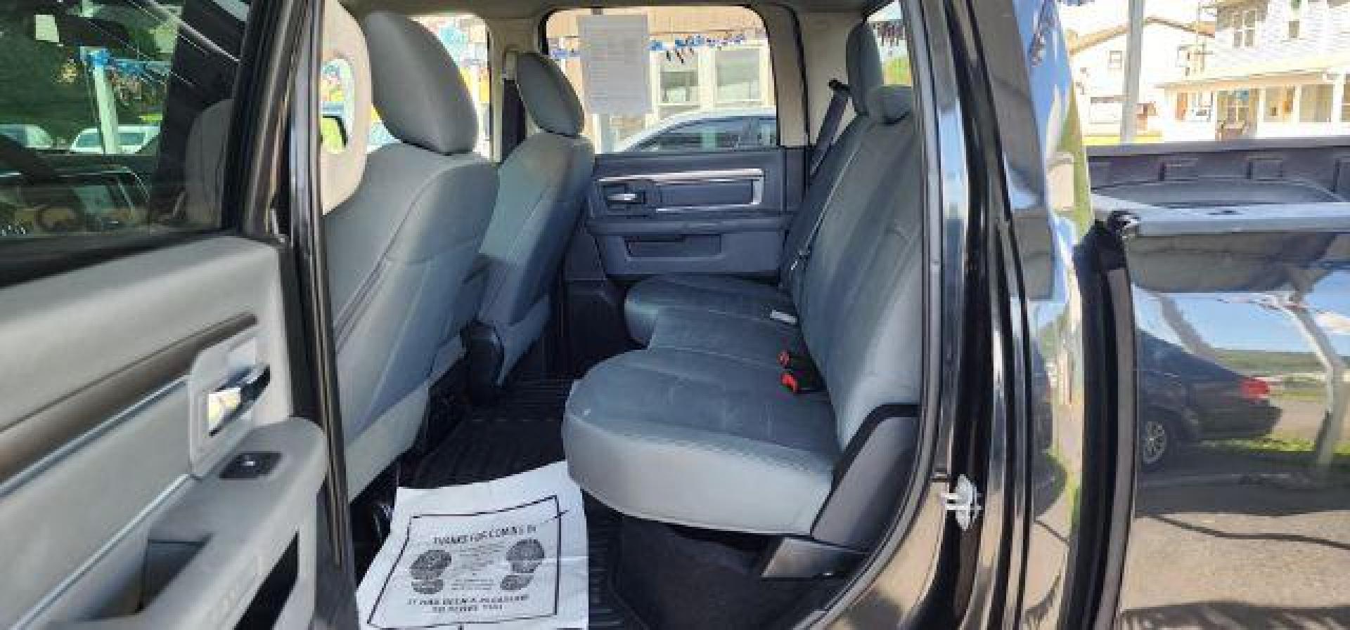 2017 Black /Black/Diesel Gray, cloth Dodge Ram 1500 SLT Crew Cab LWB 4WD (1C6RR7TT5HS) with an 5.7L V8 engine, AT transmission, located at 15520 McMullen Hwy SW, Belair, MD, 21502, (301) 729-3700, 39.581375, -78.846451 - FOR A BETTER PRICE CALL PAUL AT 301-268-8150 - Photo#7