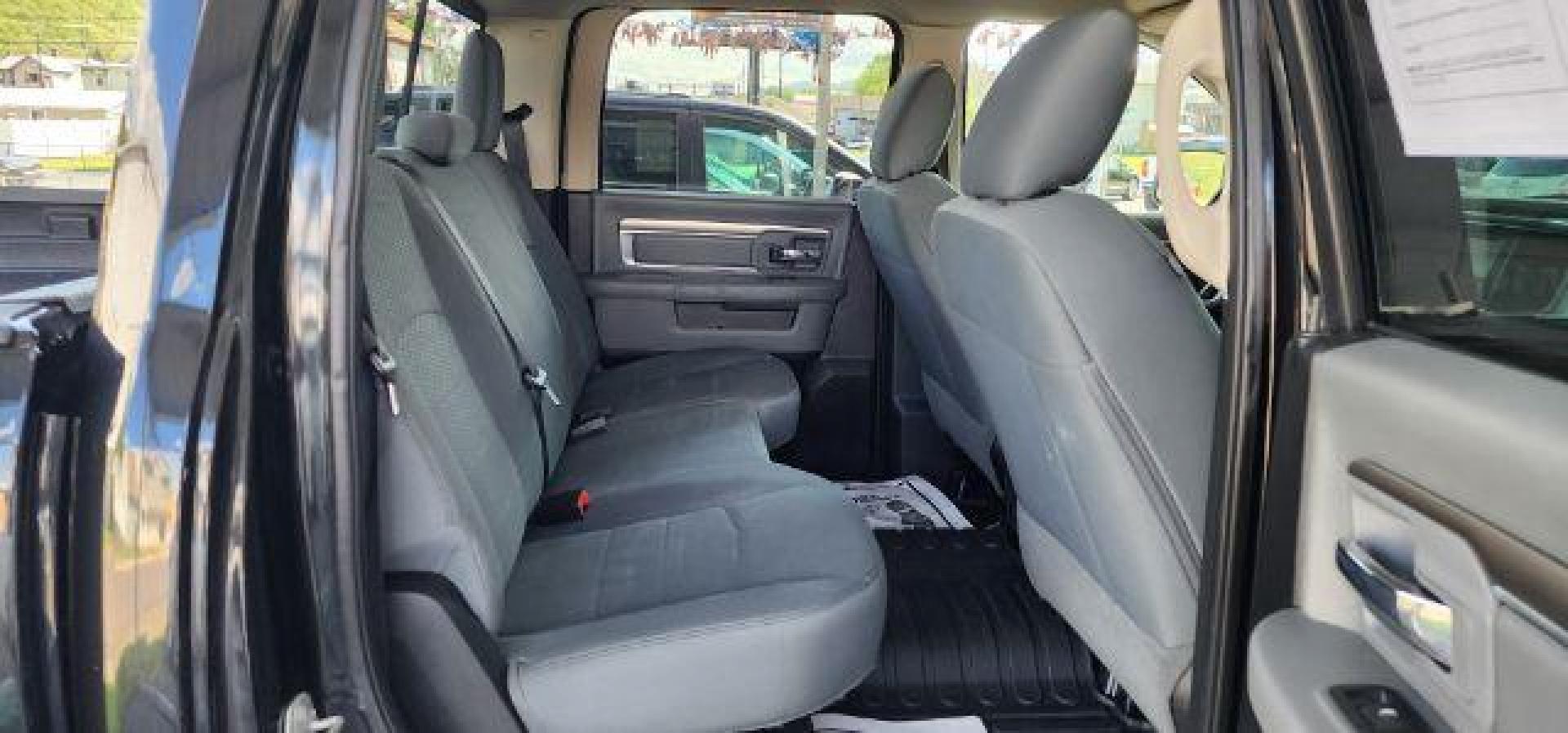 2017 Black /Black/Diesel Gray, cloth Dodge Ram 1500 SLT Crew Cab LWB 4WD (1C6RR7TT5HS) with an 5.7L V8 engine, AT transmission, located at 15520 McMullen Hwy SW, Belair, MD, 21502, (301) 729-3700, 39.581375, -78.846451 - FOR A BETTER PRICE CALL PAUL AT 301-268-8150 - Photo#8