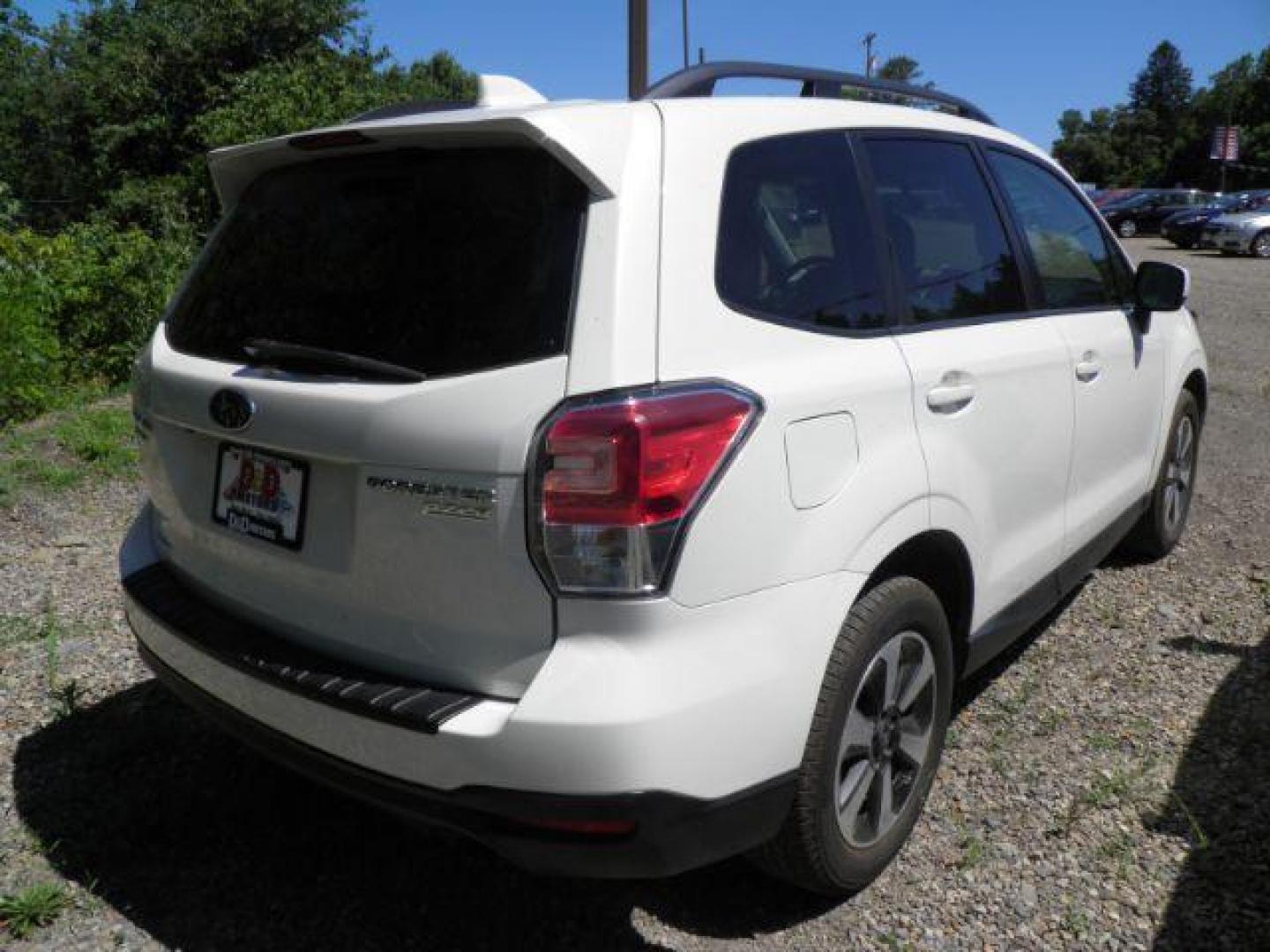 2017 WHITE SUBARU FORESTER 2.5i Premium PZEV CVT (JF2SJAEC9HH) with an 2.5 L4 engine, AT transmission, located at 15520 McMullen Hwy SW, Belair, MD, 21502, (301) 729-3700, 39.581375, -78.846451 - Photo#5