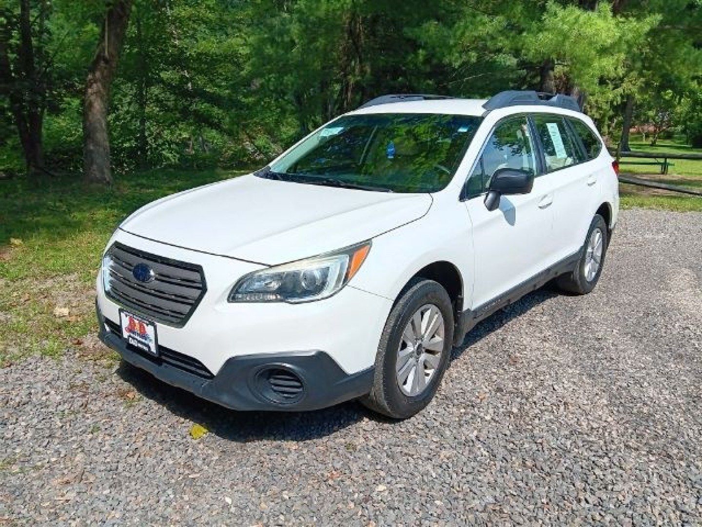 2017 WHITE Subaru Outback 2.5i (4S4BSAAC5H3) with an 2.5 L4 engine, CVT transmission, located at 19521 New George's Creek Rd SW, Barton, MD, 21521, (301) 463-2404, 39.524323, -79.017906- Photo#0