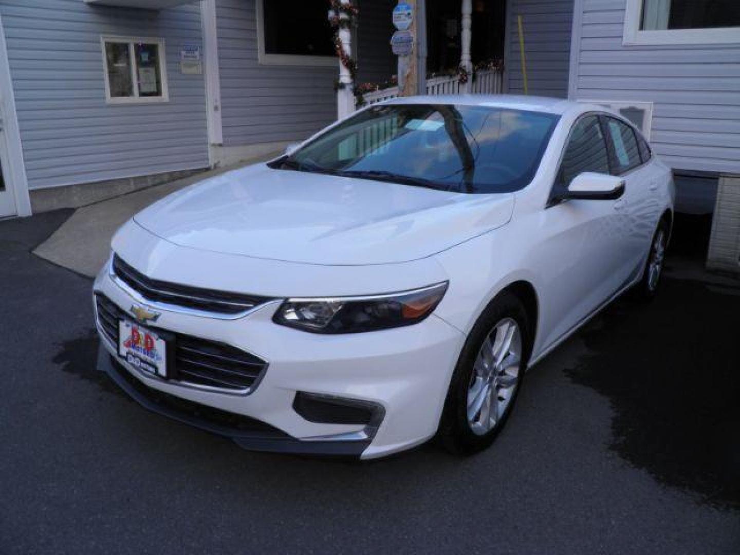 2018 White Chevrolet Malibu LT (1G1ZD5ST4JF) with an 1.5L I4 engine, AT transmission, located at 15520 McMullen Hwy SW, Belair, MD, 21502, (301) 729-3700, 39.581375, -78.846451 - Photo#0