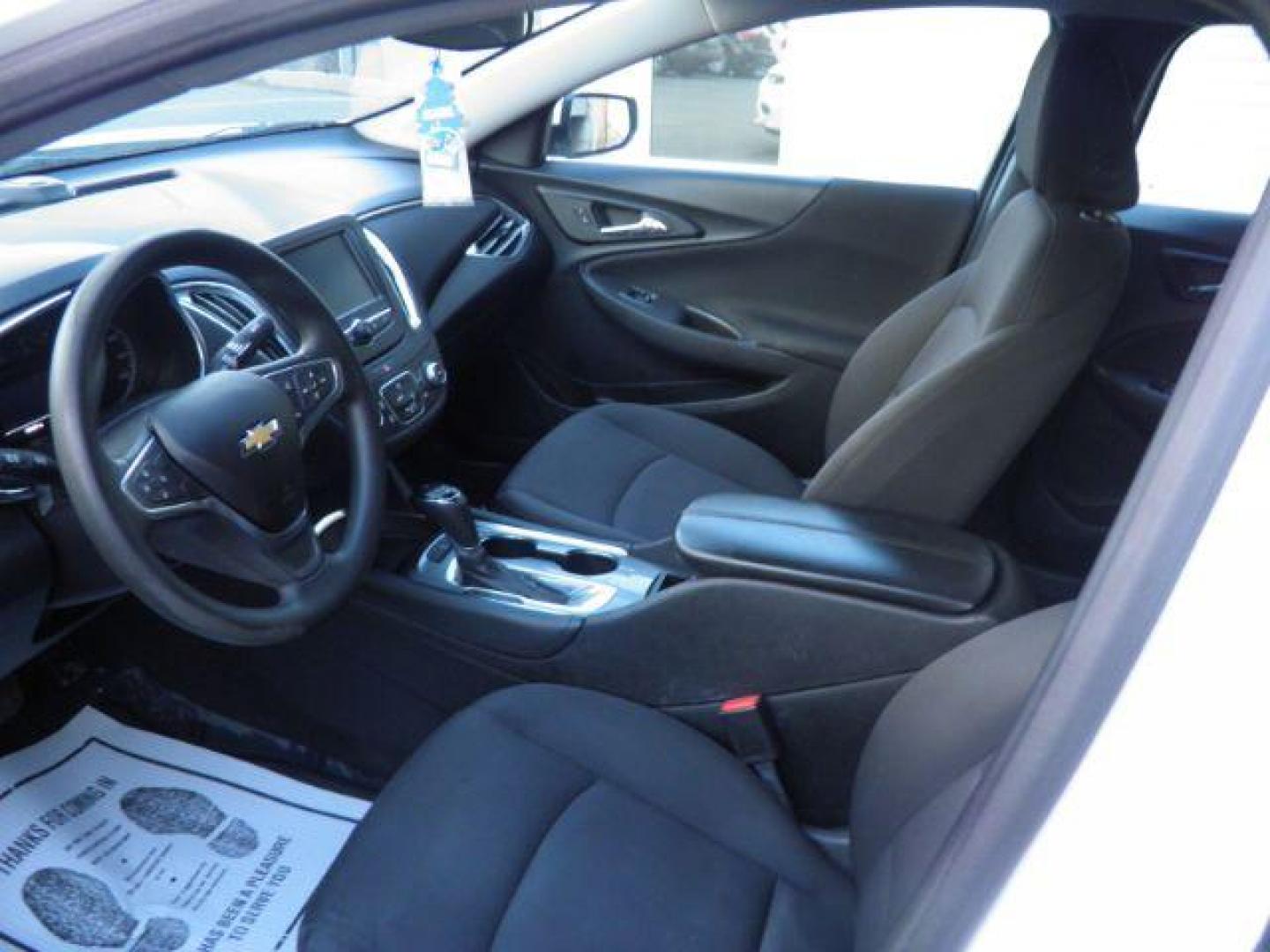 2018 White Chevrolet Malibu LT (1G1ZD5ST4JF) with an 1.5L I4 engine, AT transmission, located at 15520 McMullen Hwy SW, Belair, MD, 21502, (301) 729-3700, 39.581375, -78.846451 - Photo#1