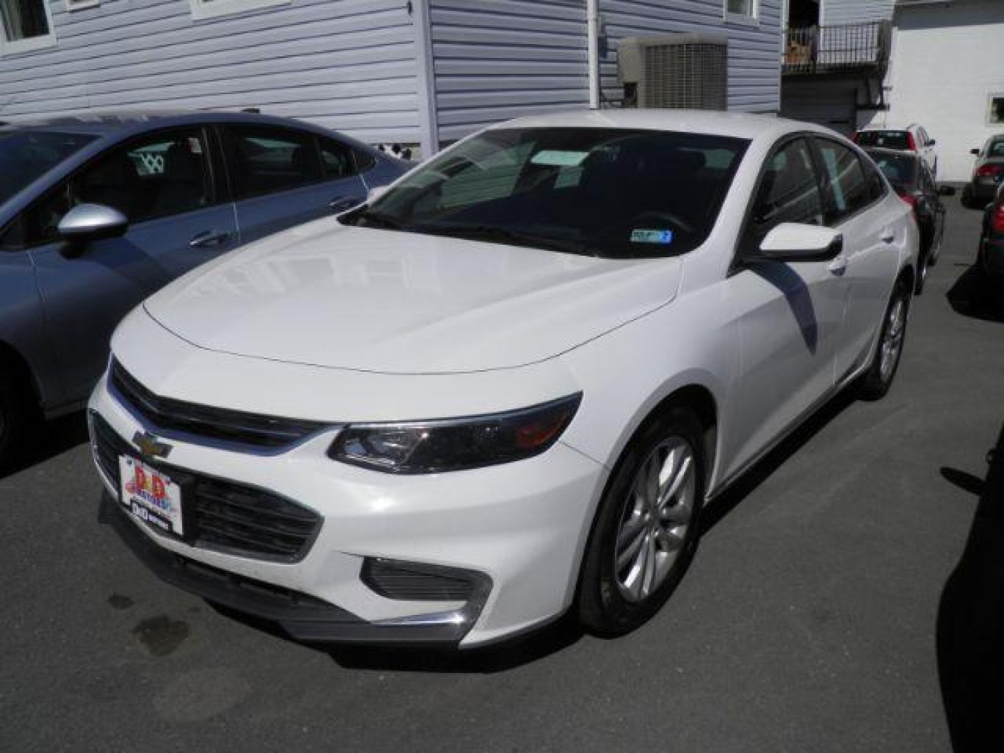2018 White Chevrolet Malibu LT (1G1ZD5ST4JF) with an 1.5L I4 engine, AT transmission, located at 15520 McMullen Hwy SW, Belair, MD, 21502, (301) 729-3700, 39.581375, -78.846451- Photo#0