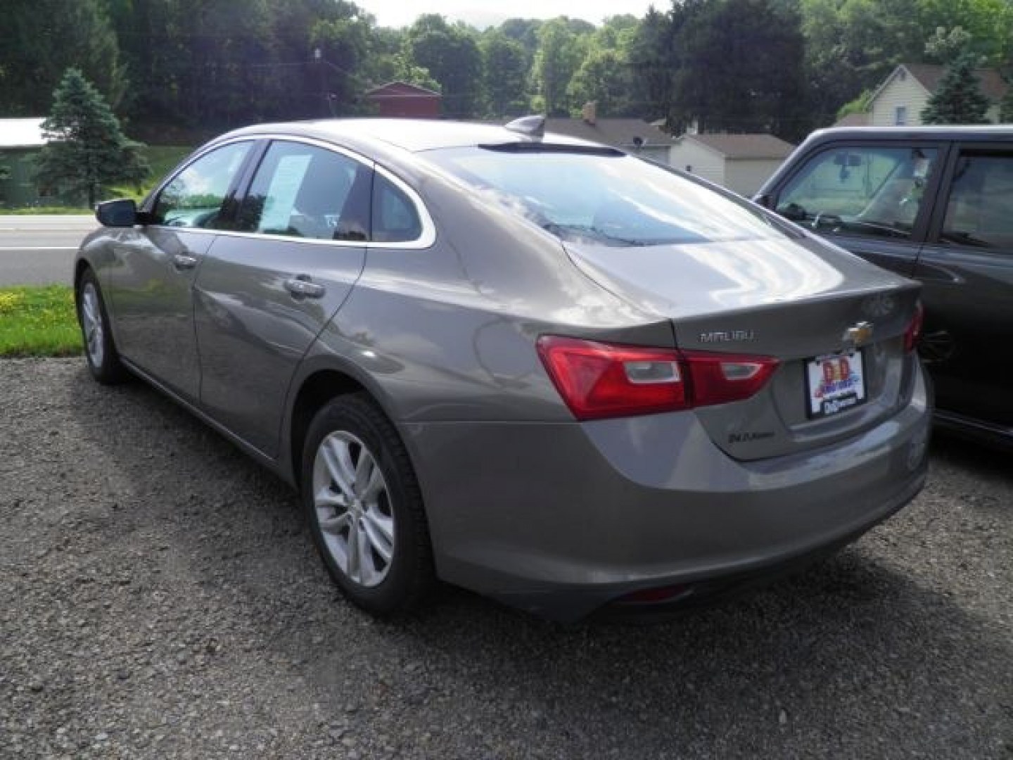 2018 GRAY Chevrolet Malibu LT (1G1ZD5ST7JF) with an 1.5L L4 engine, AT transmission, located at 19521 New George's Creek Rd SW, Barton, MD, 21521, (301) 463-2404, 39.524323, -79.017906- Photo#4