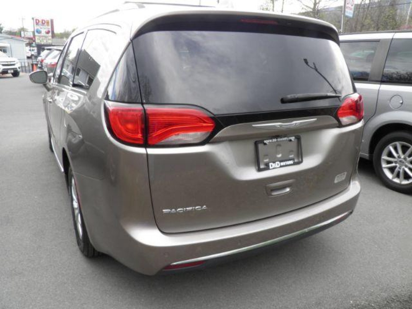 2018 BROWN Chrysler Pacifica Touring L (2C4RC1BG3JR) with an 3.6L V6 engine, AT transmission, located at 15520 McMullen Hwy SW, Belair, MD, 21502, (301) 729-3700, 39.581375, -78.846451 - Photo#6