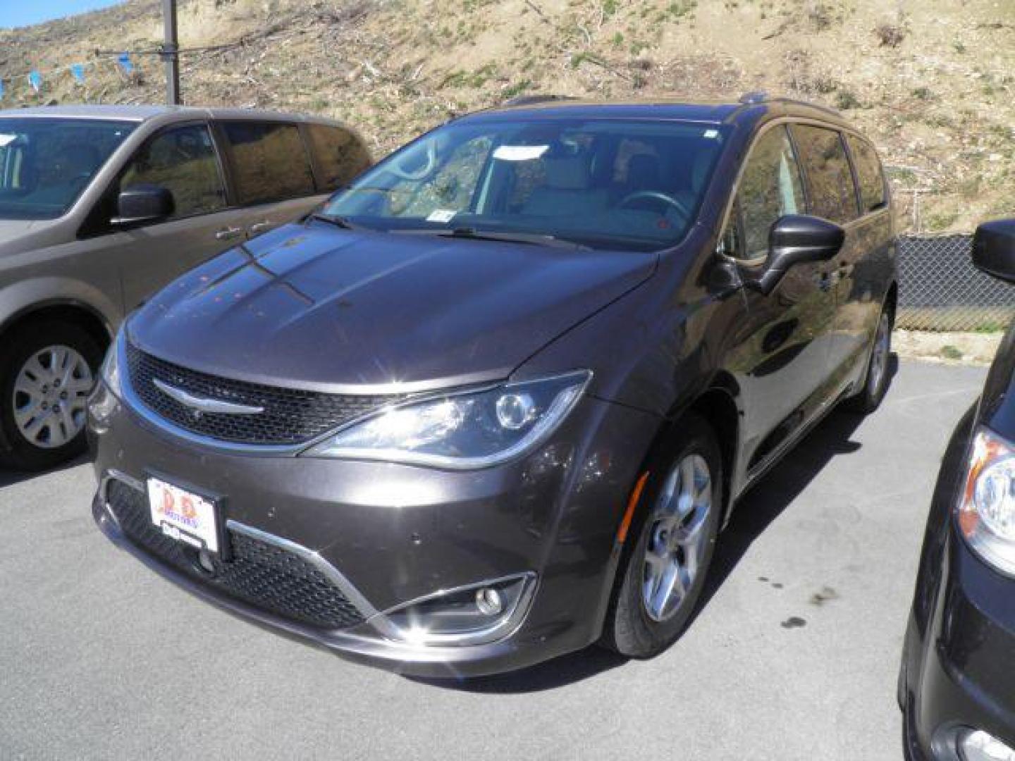 2018 GRAY Chrysler Pacifica Touring L (2C4RC1BG5JR) with an 3.6L V6 engine, AT transmission, located at 15520 McMullen Hwy SW, Belair, MD, 21502, (301) 729-3700, 39.581375, -78.846451 - Photo#0