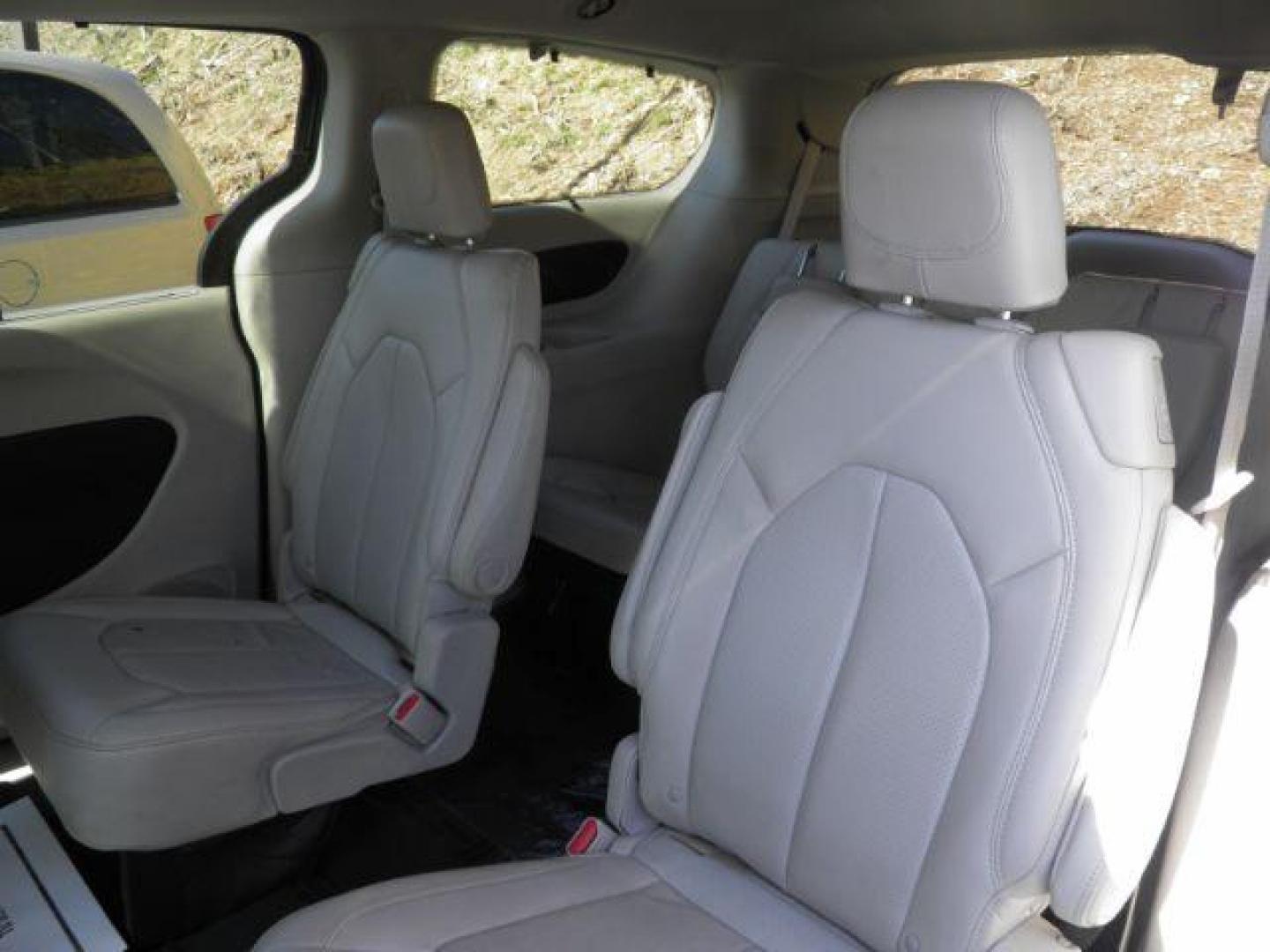 2018 GRAY Chrysler Pacifica Touring L (2C4RC1BG5JR) with an 3.6L V6 engine, AT transmission, located at 15520 McMullen Hwy SW, Belair, MD, 21502, (301) 729-3700, 39.581375, -78.846451 - Photo#3