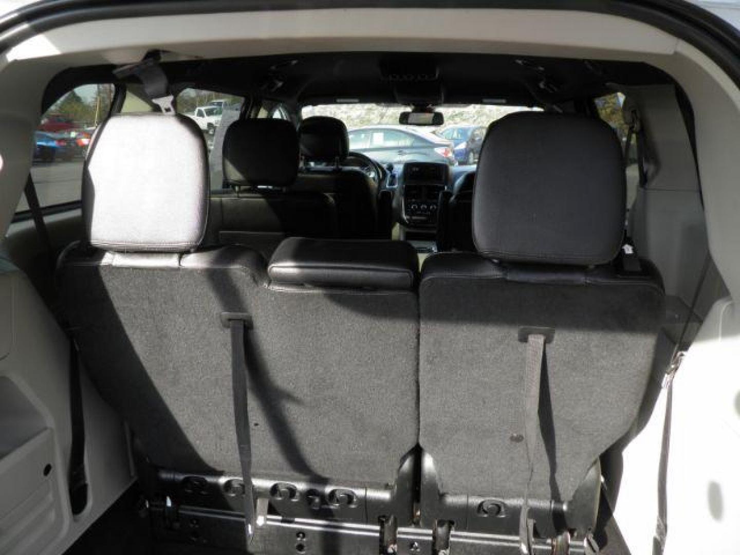2018 White Dodge Grand Caravan SXT (2C4RDGCG7JR) with an 3.6L V6 engine, AT transmission, located at 15520 McMullen Hwy SW, Belair, MD, 21502, (301) 729-3700, 39.581375, -78.846451 - Photo#4
