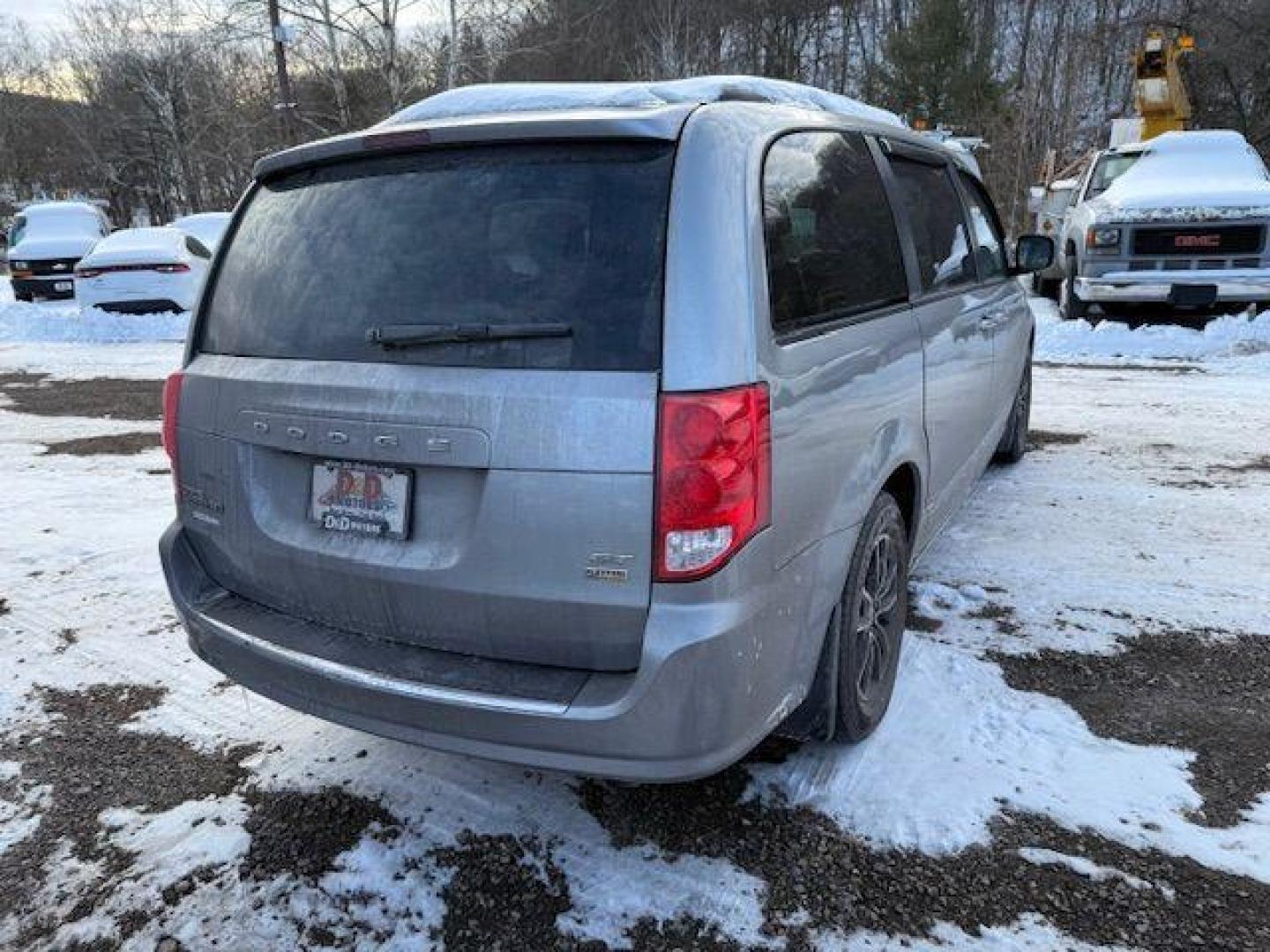 2018 GRAY Dodge Grand Caravan GT (2C4RDGEG7JR) with an 3.6L V6 engine, AT transmission, located at 19521 New George's Creek Rd SW, Barton, MD, 21521, (301) 463-2404, 39.524323, -79.017906 - Photo#1