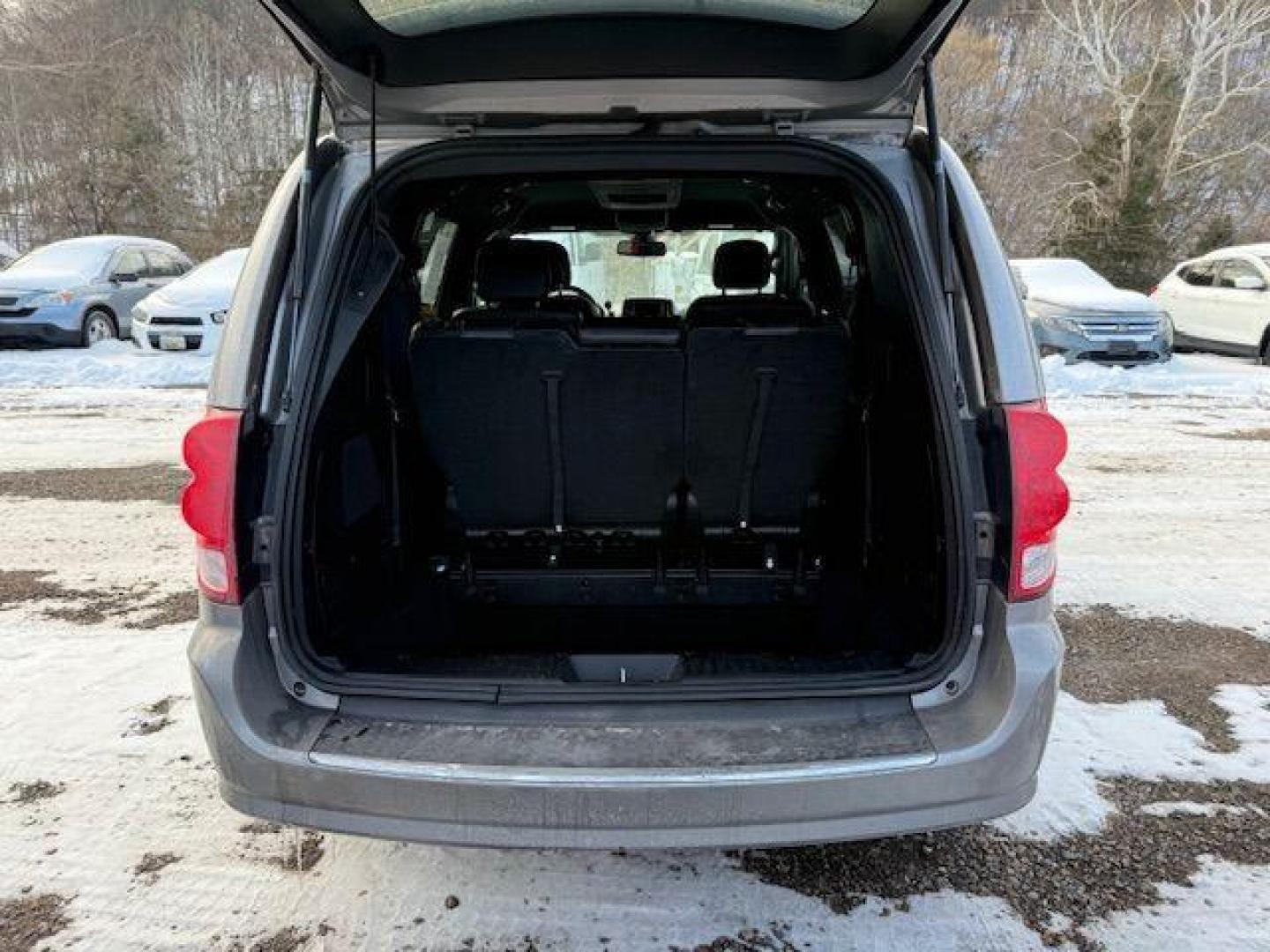 2018 GRAY Dodge Grand Caravan GT (2C4RDGEG7JR) with an 3.6L V6 engine, AT transmission, located at 19521 New George's Creek Rd SW, Barton, MD, 21521, (301) 463-2404, 39.524323, -79.017906 - Photo#2