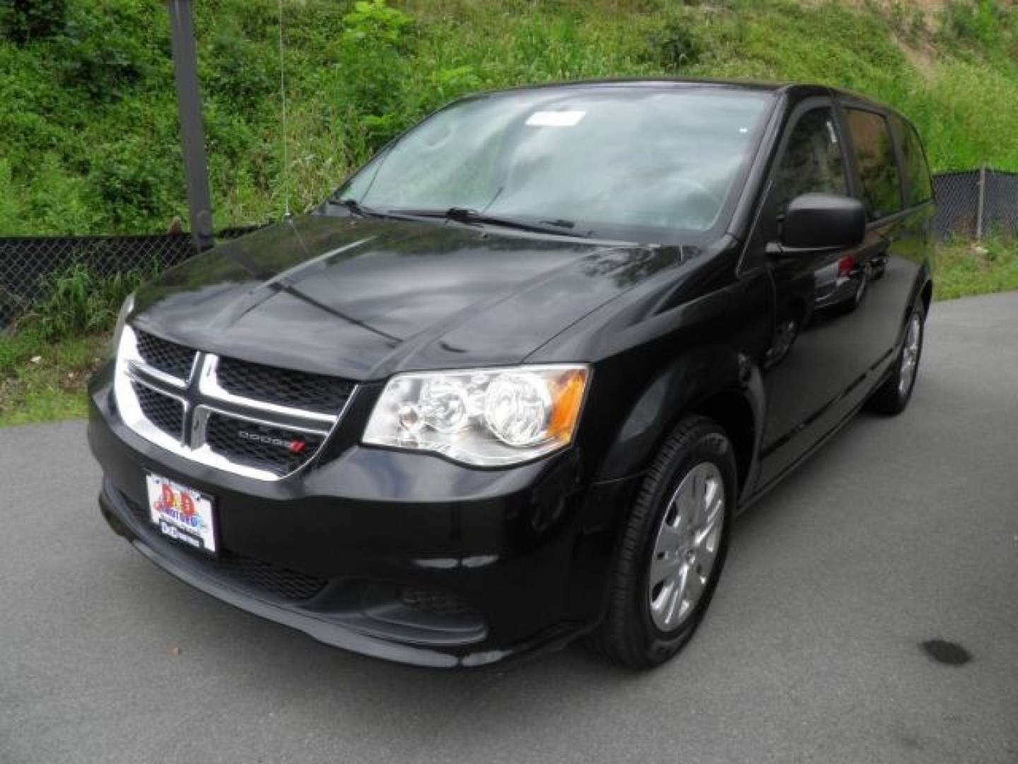 2018 GRAY Dodge Grand Caravan SE (2C4RDGBG3JR) with an 3.6L V6 engine, AT transmission, located at 15520 McMullen Hwy SW, Belair, MD, 21502, (301) 729-3700, 39.581375, -78.846451- Photo#0