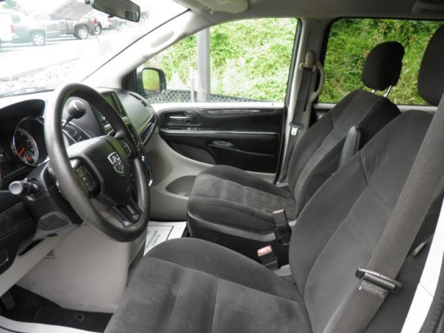 2018 GRAY Dodge Grand Caravan SE (2C4RDGBG3JR) with an 3.6L V6 engine, AT transmission, located at 15520 McMullen Hwy SW, Belair, MD, 21502, (301) 729-3700, 39.581375, -78.846451- Photo#1