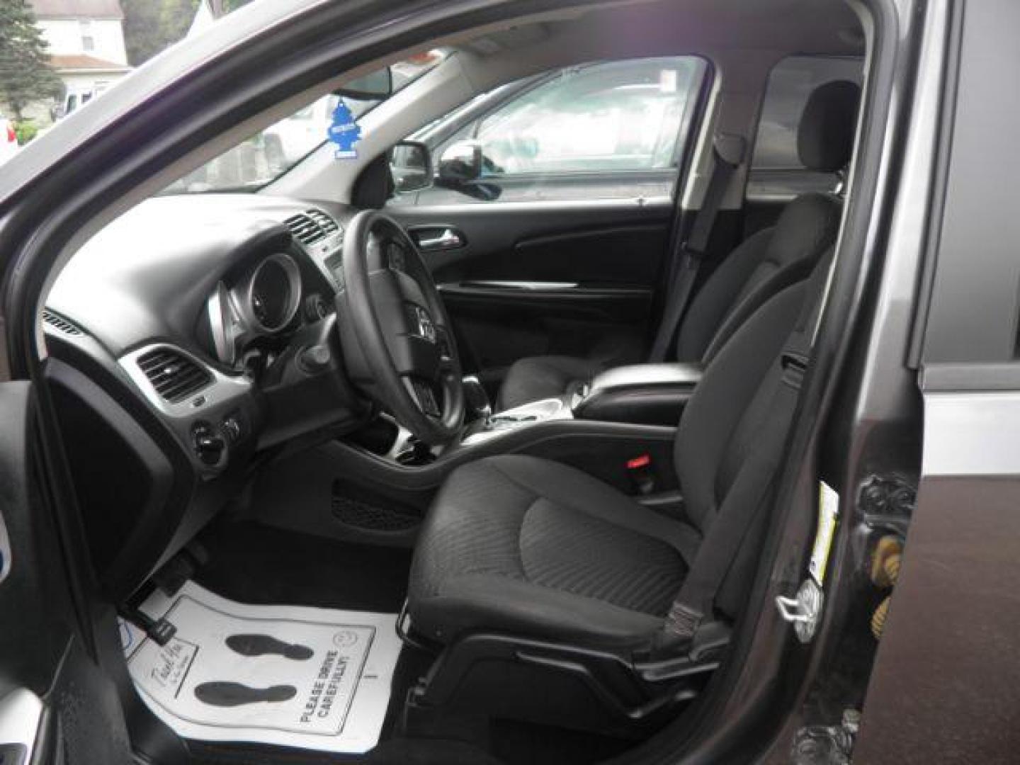 2018 GRAY Dodge Journey SE (3C4PDCAB3JT) with an 2.4L L4 engine, AT transmission, located at 19521 New George's Creek Rd SW, Barton, MD, 21521, (301) 463-2404, 39.524323, -79.017906 - Photo#1