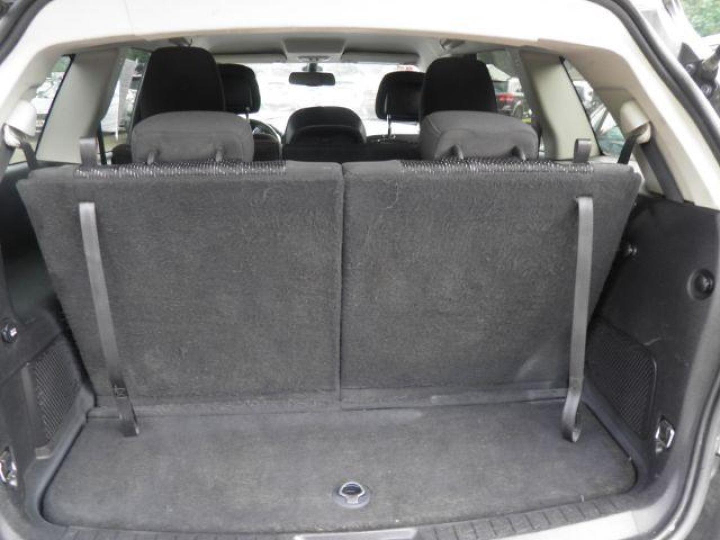 2018 GRAY Dodge Journey SE (3C4PDCAB3JT) with an 2.4L L4 engine, AT transmission, located at 19521 New George's Creek Rd SW, Barton, MD, 21521, (301) 463-2404, 39.524323, -79.017906 - Photo#5