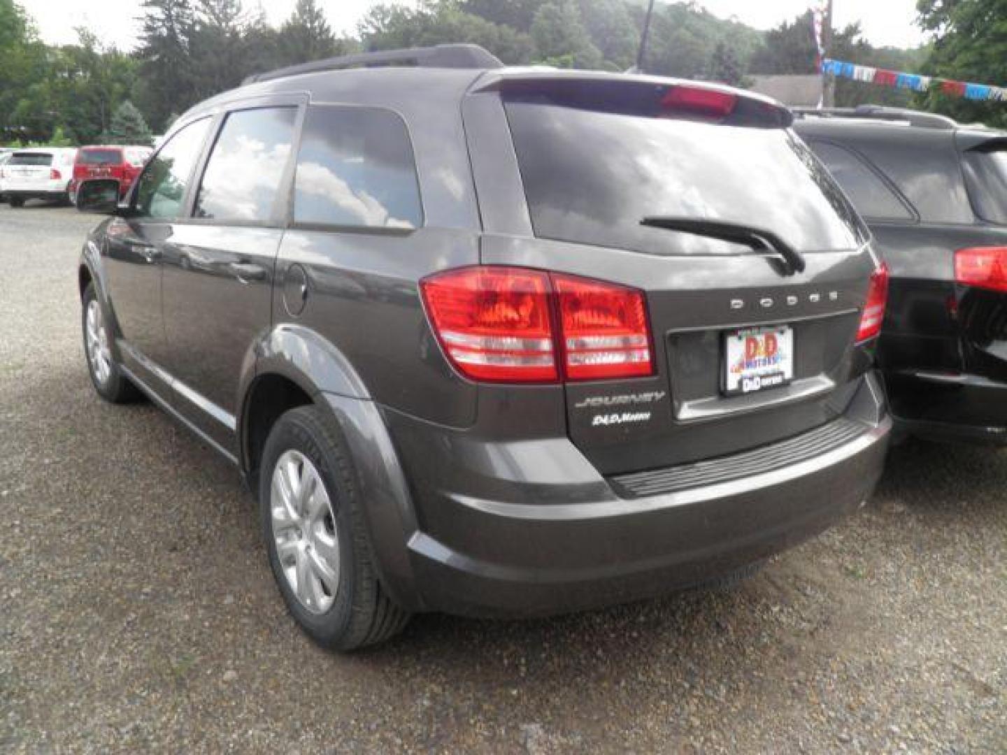 2018 GRAY Dodge Journey SE (3C4PDCAB3JT) with an 2.4L L4 engine, AT transmission, located at 19521 New George's Creek Rd SW, Barton, MD, 21521, (301) 463-2404, 39.524323, -79.017906 - Photo#6