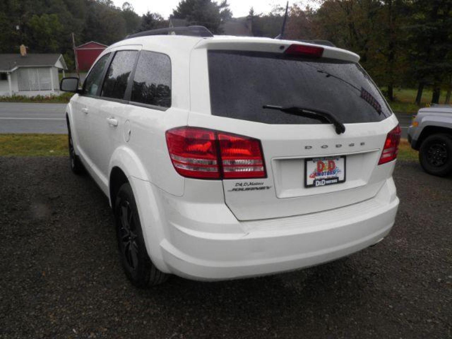 2018 WHITE Dodge Journey SE (3C4PDCAB5JT) with an 2.4L L4 engine, AT transmission, located at 19521 New George's Creek Rd SW, Barton, MD, 21521, (301) 463-2404, 39.524323, -79.017906 - Photo#5