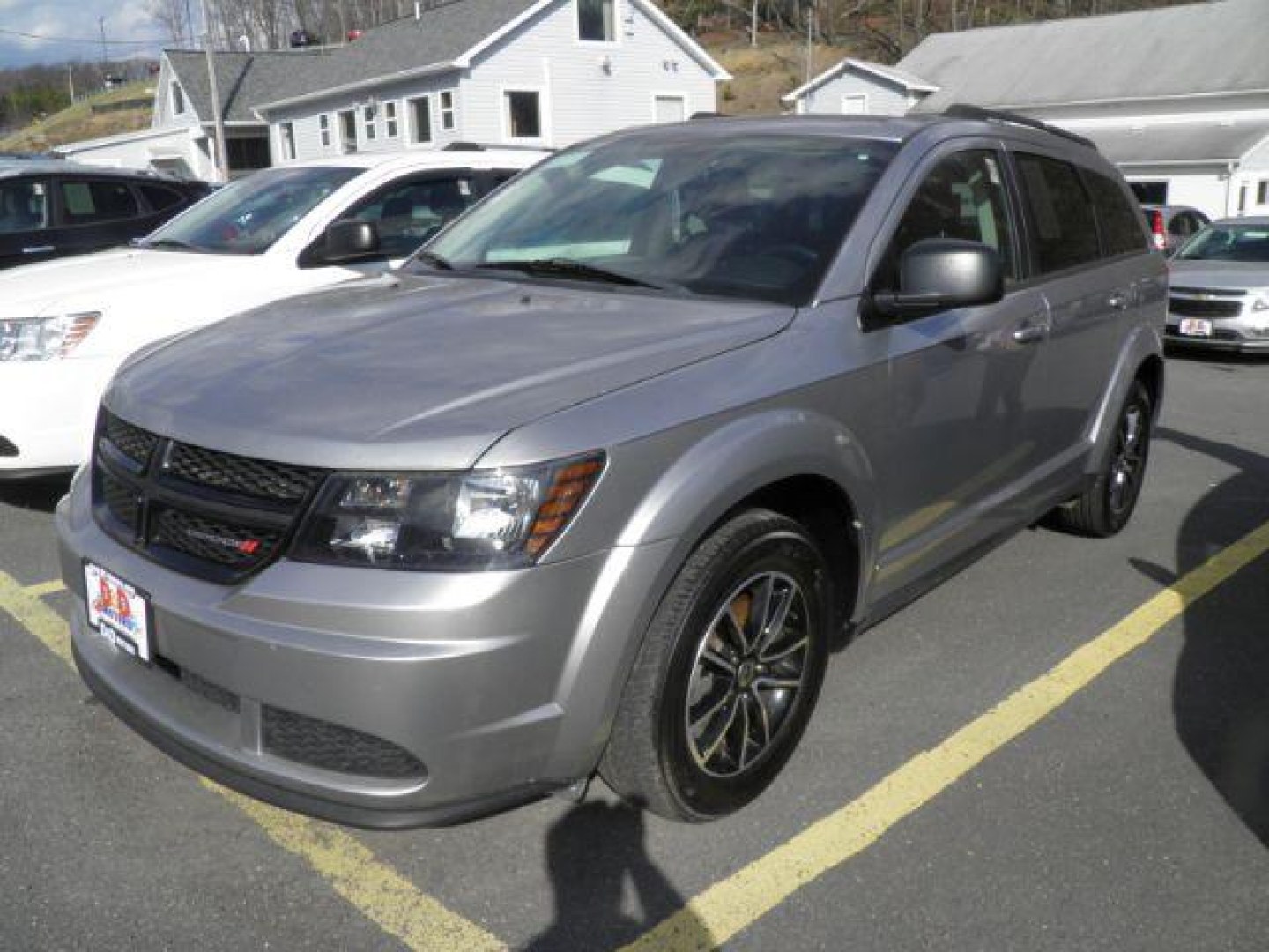 2018 gray Dodge Journey SE (3C4PDCAB5JT) with an 2.4L I4 engine, AT transmission, located at 19521 New George's Creek Rd SW, Barton, MD, 21521, (301) 463-2404, 39.524323, -79.017906 - Photo#0