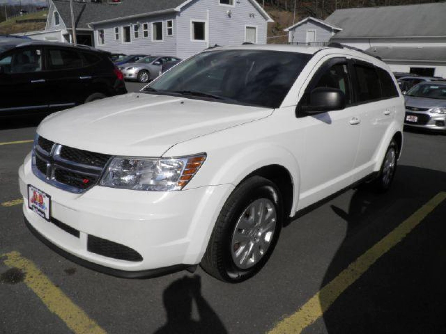 2018 White Dodge Journey SE (3C4PDCABXJT) with an 2.4L I4 engine, AT transmission, located at 15520 McMullen Hwy SW, Belair, MD, 21502, (301) 729-3700, 39.581375, -78.846451 - Photo#0