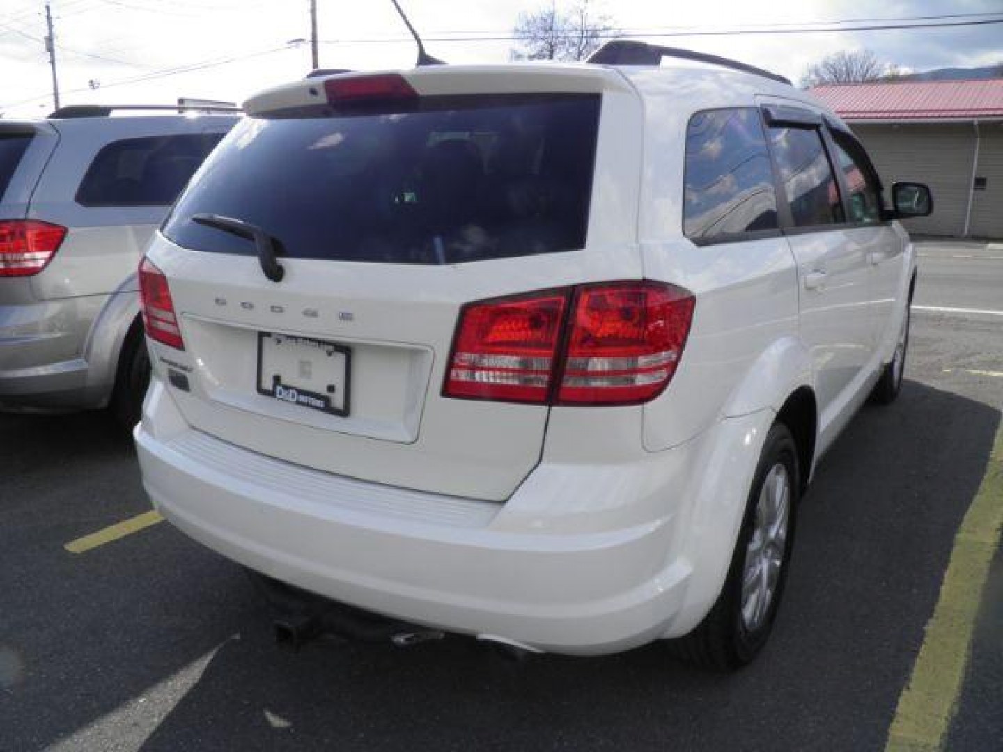 2018 White Dodge Journey SE (3C4PDCABXJT) with an 2.4L I4 engine, AT transmission, located at 15520 McMullen Hwy SW, Belair, MD, 21502, (301) 729-3700, 39.581375, -78.846451 - Photo#5