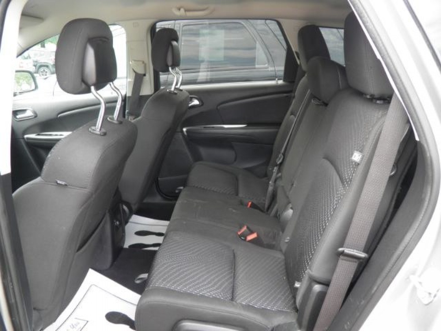 2018 SILVER Dodge Journey SE (3C4PDCAB5JT) with an 2.4L L4 engine, CVT transmission, located at 19521 New George's Creek Rd SW, Barton, MD, 21521, (301) 463-2404, 39.524323, -79.017906- Photo#3
