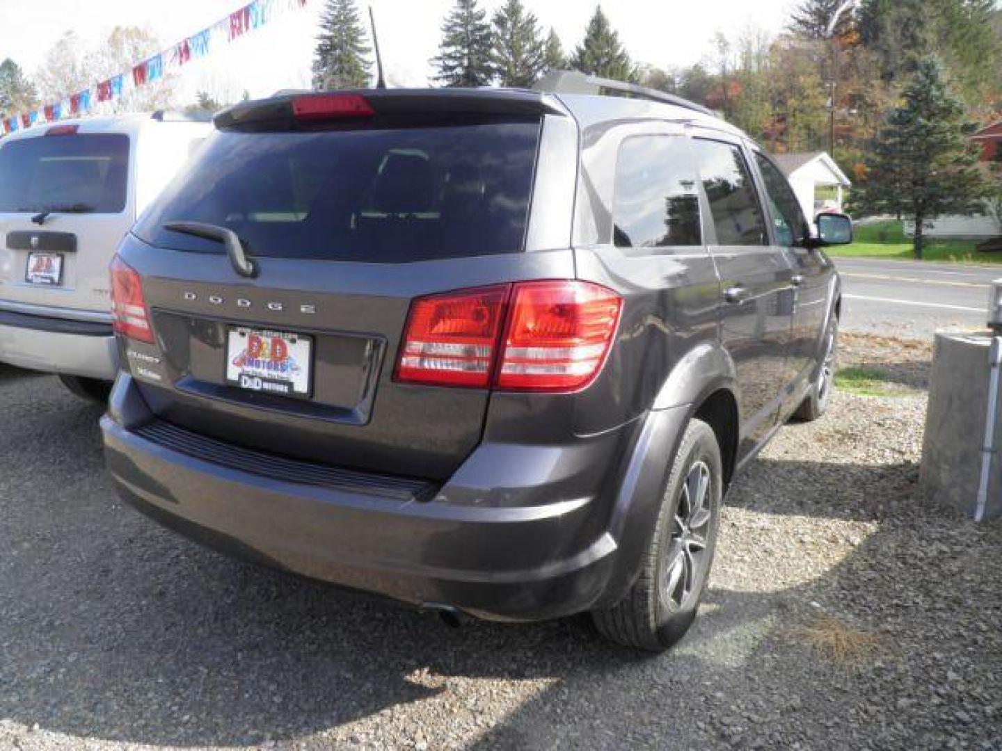 2018 GRAY Dodge Journey SE (3C4PDCAB8JT) with an 2.4L L4 engine, AT transmission, located at 19521 New George's Creek Rd SW, Barton, MD, 21521, (301) 463-2404, 39.524323, -79.017906 - Photo#5