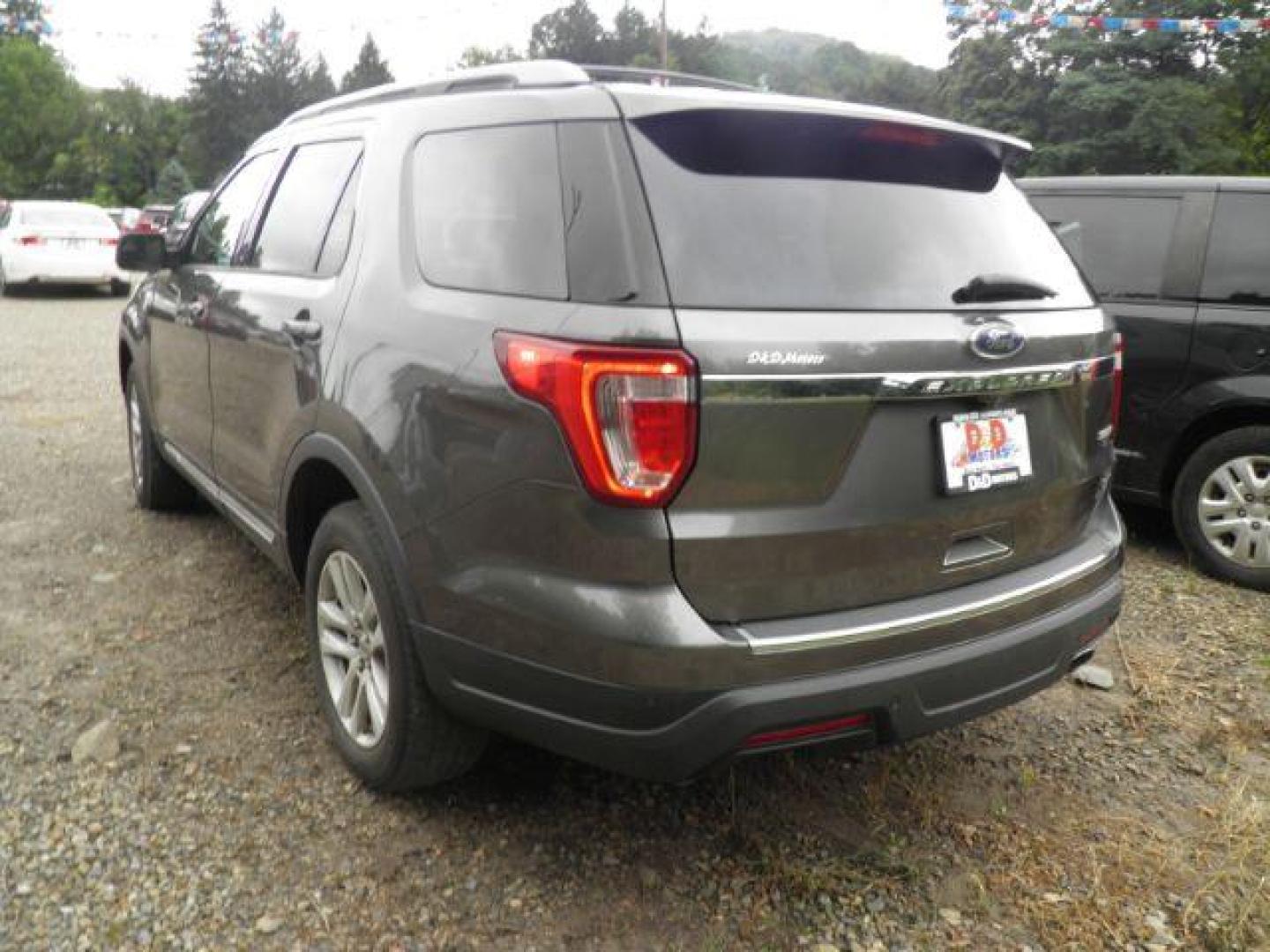2018 GRAY Ford Explorer XLT (1FM5K8D83JG) with an 2.3L L4 engine, AT transmission, located at 19521 New George's Creek Rd SW, Barton, MD, 21521, (301) 463-2404, 39.524323, -79.017906 - Photo#5