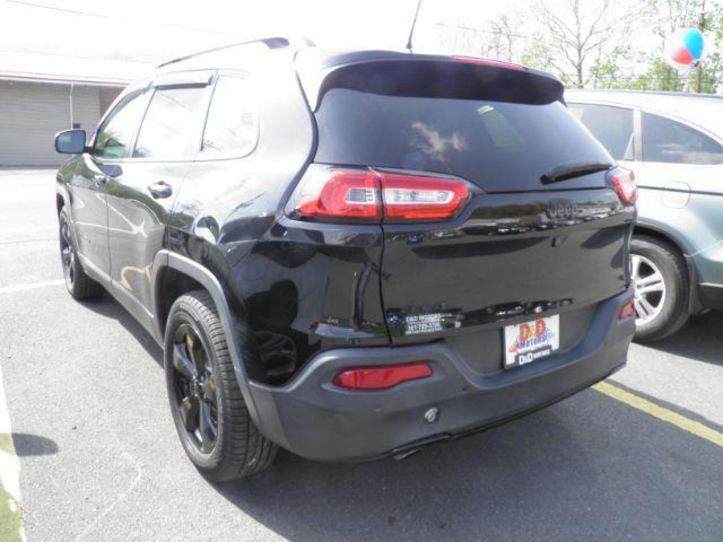 2018 BLACK Jeep Cherokee Limited 4WD (1C4PJMDB7JD) with an 2.4L L4 engine, AT transmission, located at 15520 McMullen Hwy SW, Belair, MD, 21502, (301) 729-3700, 39.581375, -78.846451 - Photo#5