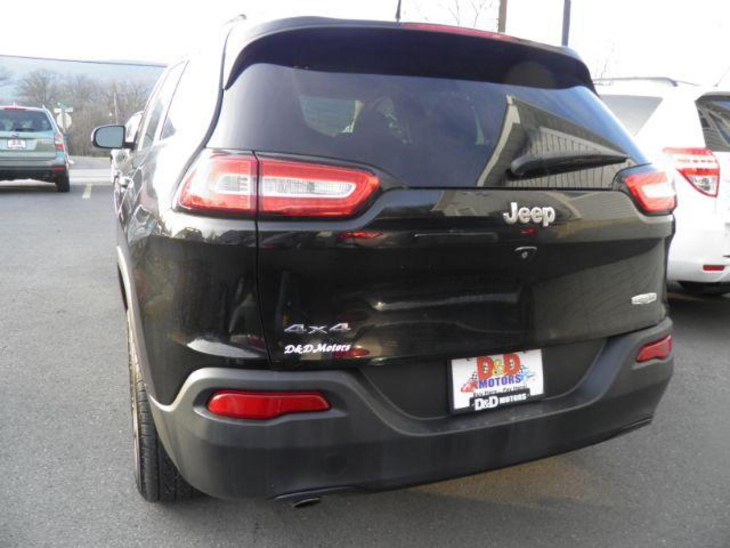 2018 Black Jeep Cherokee Latitude 4x4 (1C4PJMCB1JD) with an 2.4L I4 engine, AT transmission, located at 15520 McMullen Hwy SW, Belair, MD, 21502, (301) 729-3700, 39.581375, -78.846451 - Photo#5