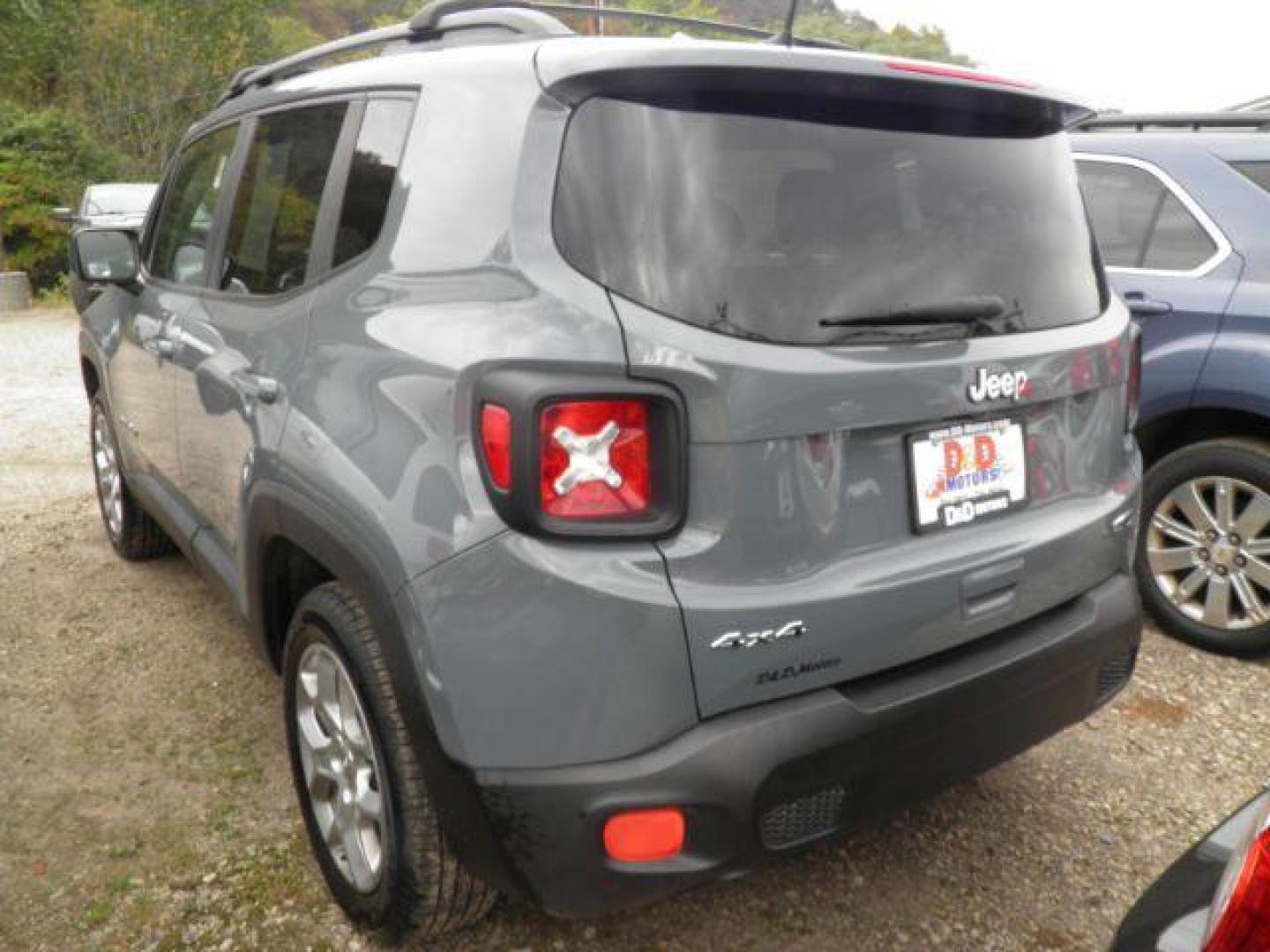 2018 GRAY Jeep Renegade Latitude 4x4 (ZACCJBBB2JP) with an 2.4L L4 engine, located at 19521 New George's Creek Rd SW, Barton, MD, 21521, (301) 463-2404, 39.524323, -79.017906 - Photo#5
