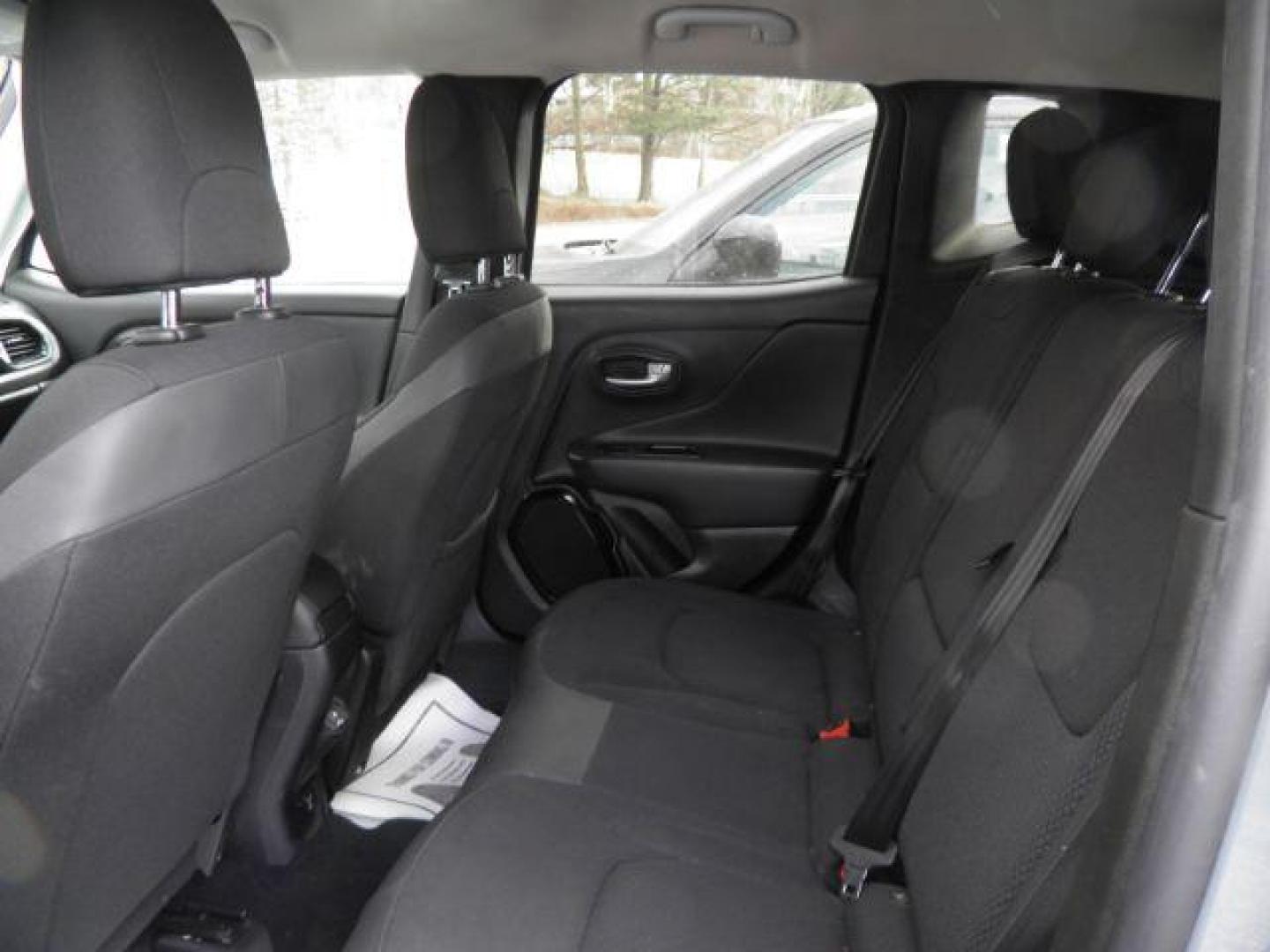 2018 GRAY Jeep Renegade Latitude 4WD (ZACCJBBB8JP) with an 2.4L L4 engine, 6SP transmission, located at 19521 New George's Creek Rd SW, Barton, MD, 21521, (301) 463-2404, 39.524323, -79.017906 - Photo#3