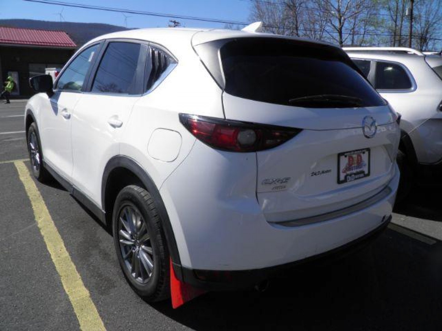 2018 WHITE Mazda CX-5 Sport (JM3KFBBM9J0) with an 2.5 L4 engine, CVT transmission, located at 15520 McMullen Hwy SW, Belair, MD, 21502, (301) 729-3700, 39.581375, -78.846451 - Photo#5