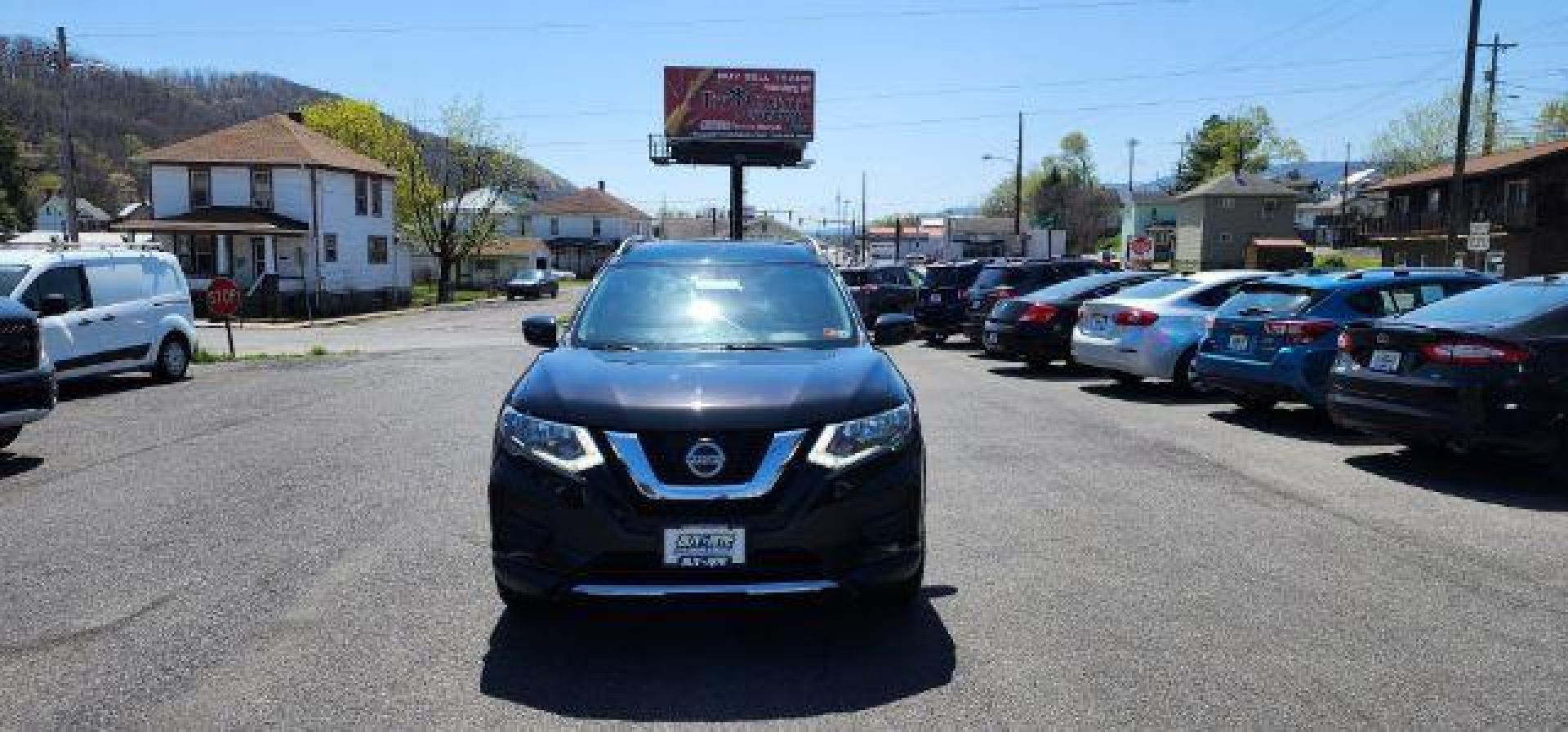 2018 GREEN /Cloth NISSAN ROGUE SV (5N1AT2MV1JC) with an 2.5L L4 engine, CVT transmission, located at 15520 McMullen Hwy SW, Belair, MD, 21502, (301) 729-3700, 39.581375, -78.846451 - FOR A BETTER PRICE CALL PAUL AT 301-268-8150 - Photo#1
