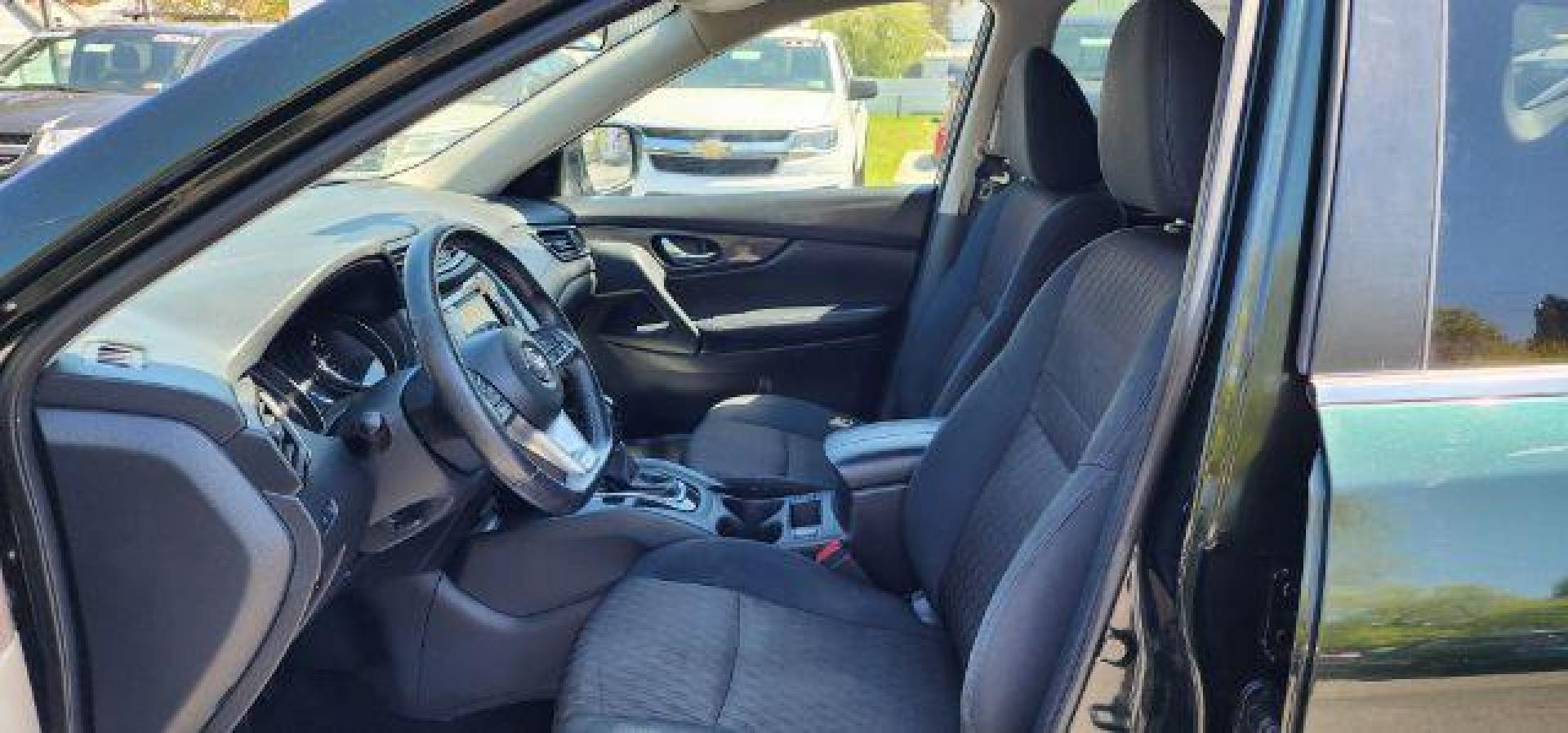 2018 GREEN /Cloth NISSAN ROGUE SV (5N1AT2MV1JC) with an 2.5L L4 engine, CVT transmission, located at 15520 McMullen Hwy SW, Belair, MD, 21502, (301) 729-3700, 39.581375, -78.846451 - FOR A BETTER PRICE CALL PAUL AT 301-268-8150 - Photo#4